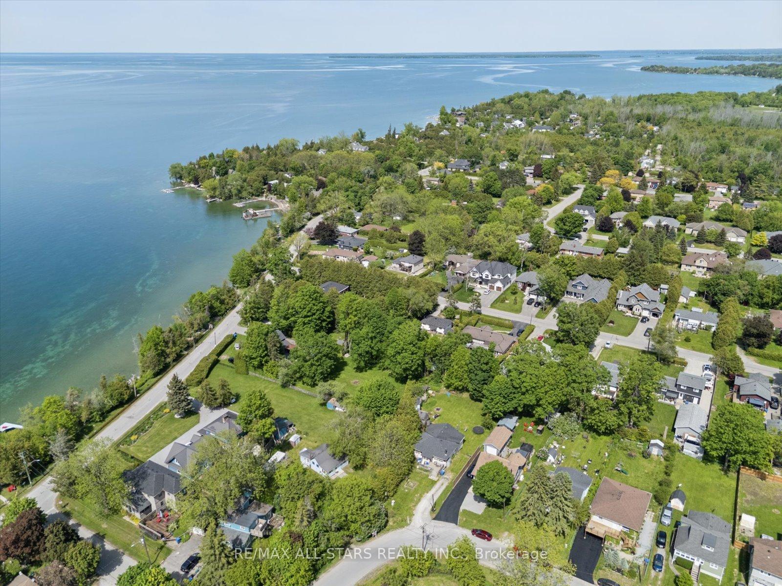 Photo 44 of 68 Farley Circle, Georgina, Historic Lakeshore Communities — HOMEH
