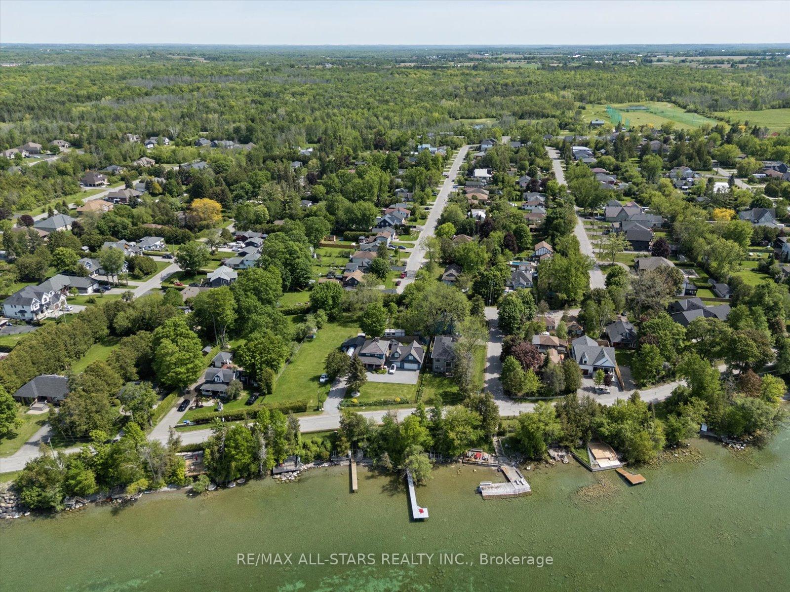 Photo 45 of 68 Farley Circle, Georgina, Historic Lakeshore Communities — HOMEH