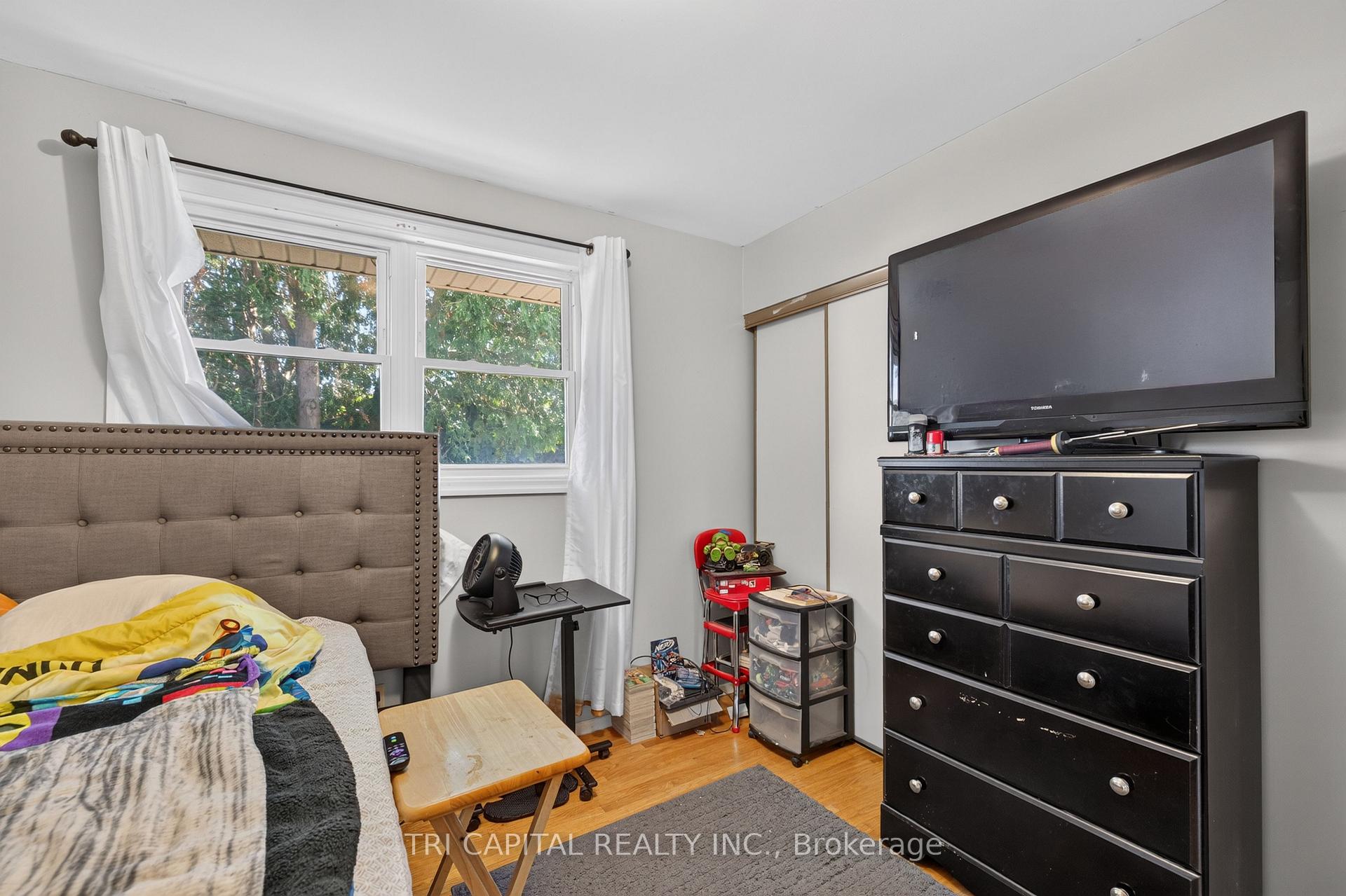 Photo 14 of 4 Harding Crescent, London, South Y — HOMEH