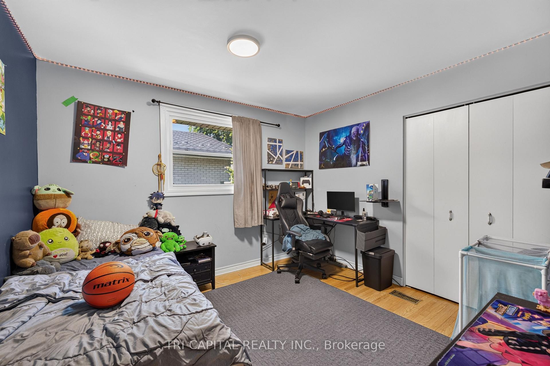 Photo 15 of 4 Harding Crescent, London, South Y — HOMEH