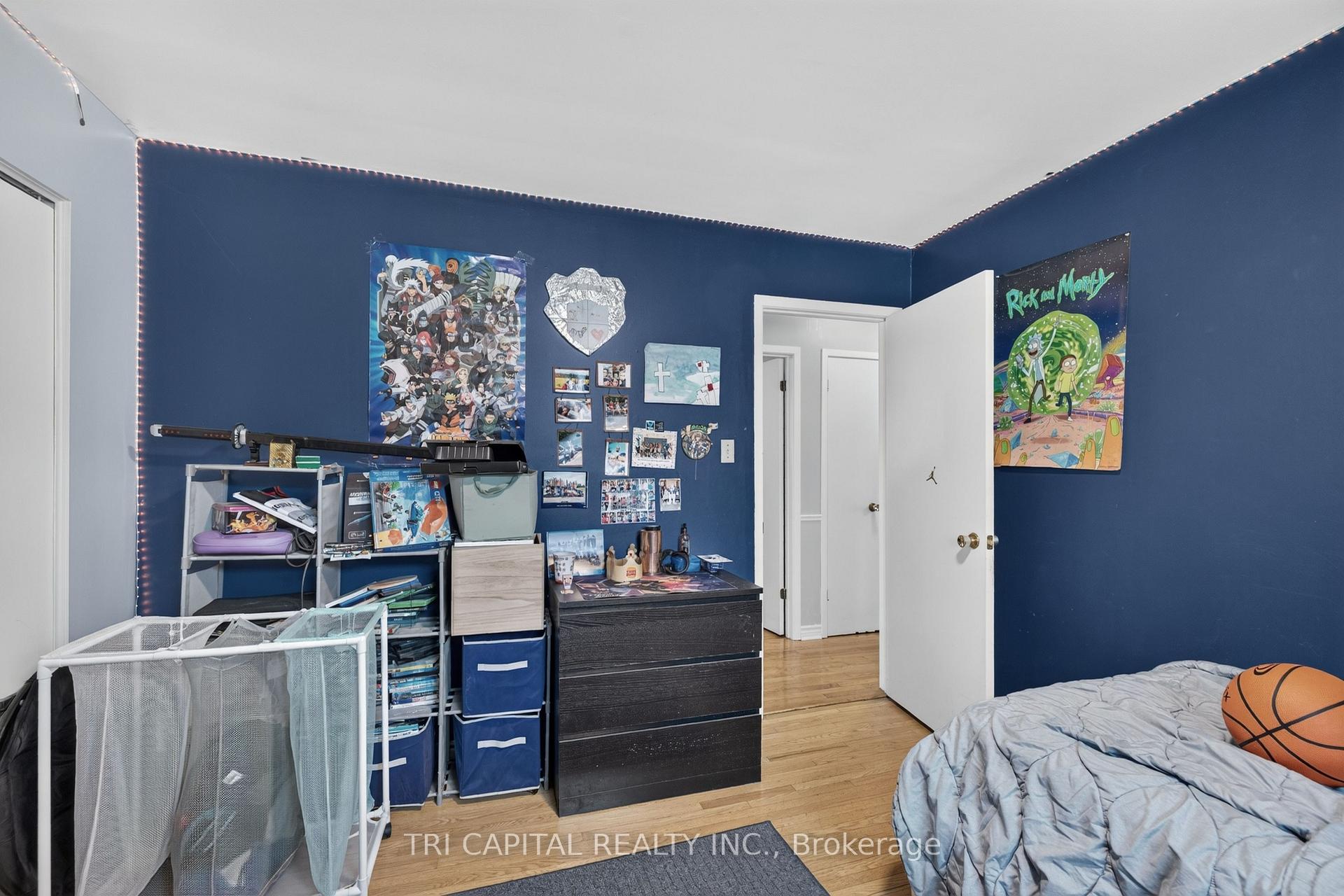 Photo 16 of 4 Harding Crescent, London, South Y — HOMEH