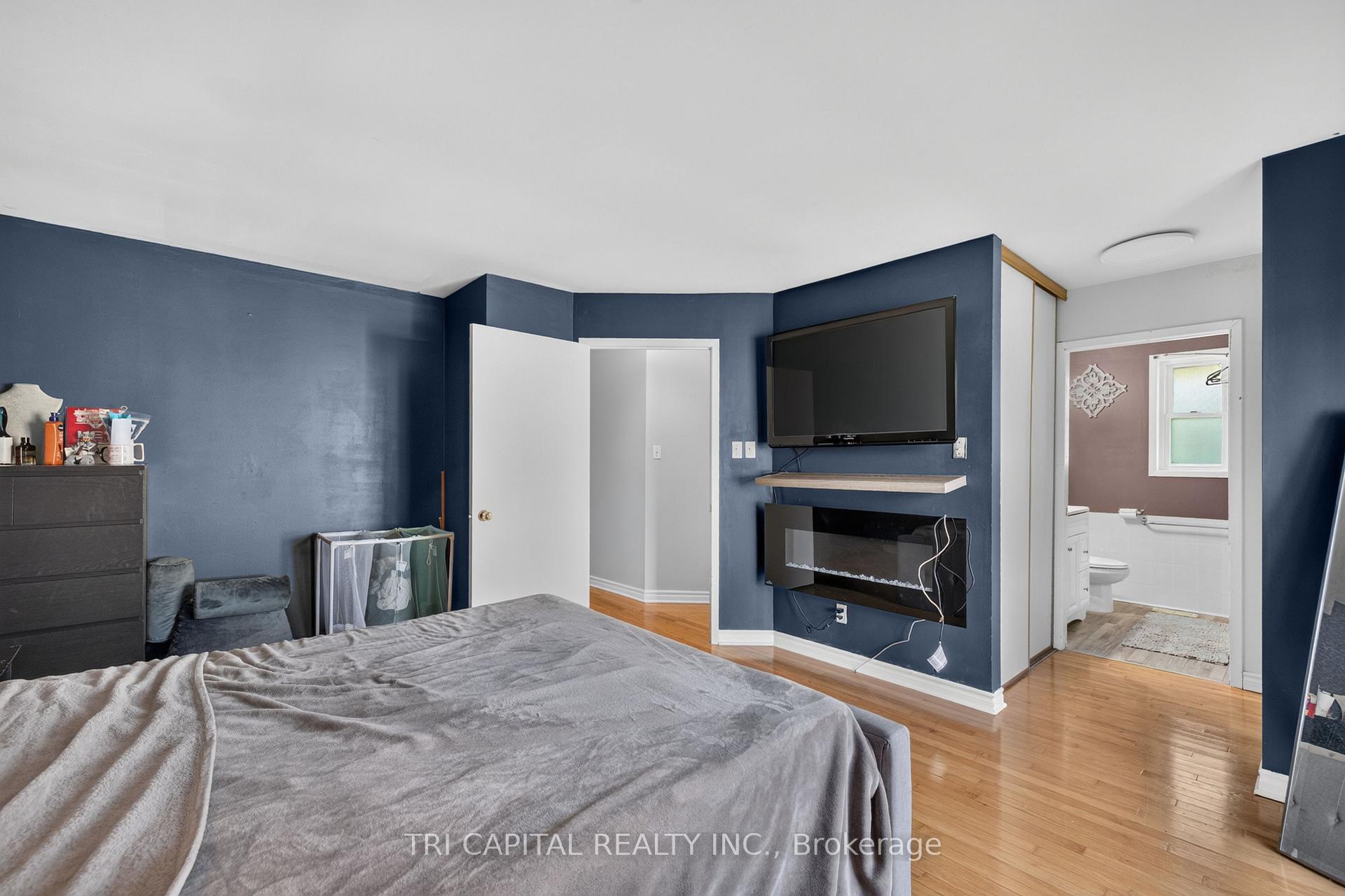 Photo 19 of 4 Harding Crescent, London, South Y — HOMEH