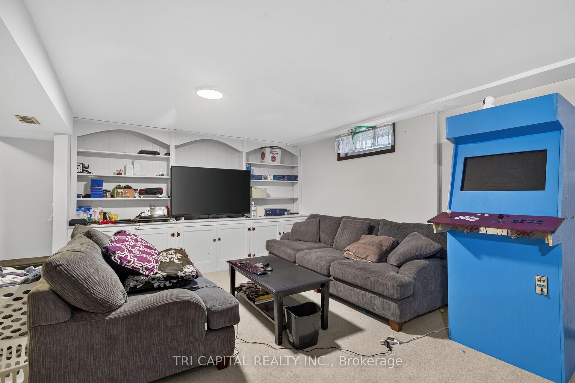 Photo 23 of 4 Harding Crescent, London, South Y — HOMEH