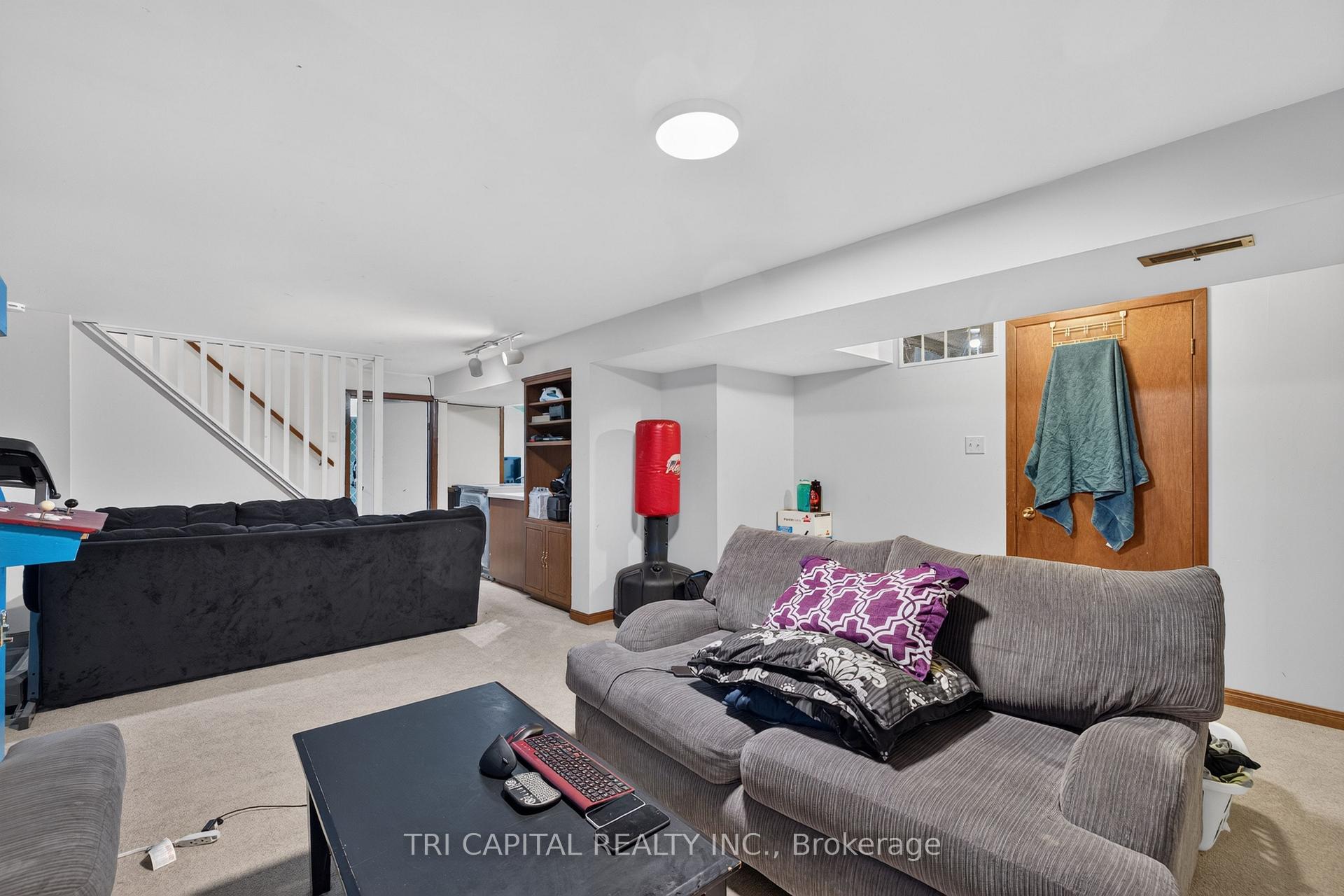 Photo 24 of 4 Harding Crescent, London, South Y — HOMEH