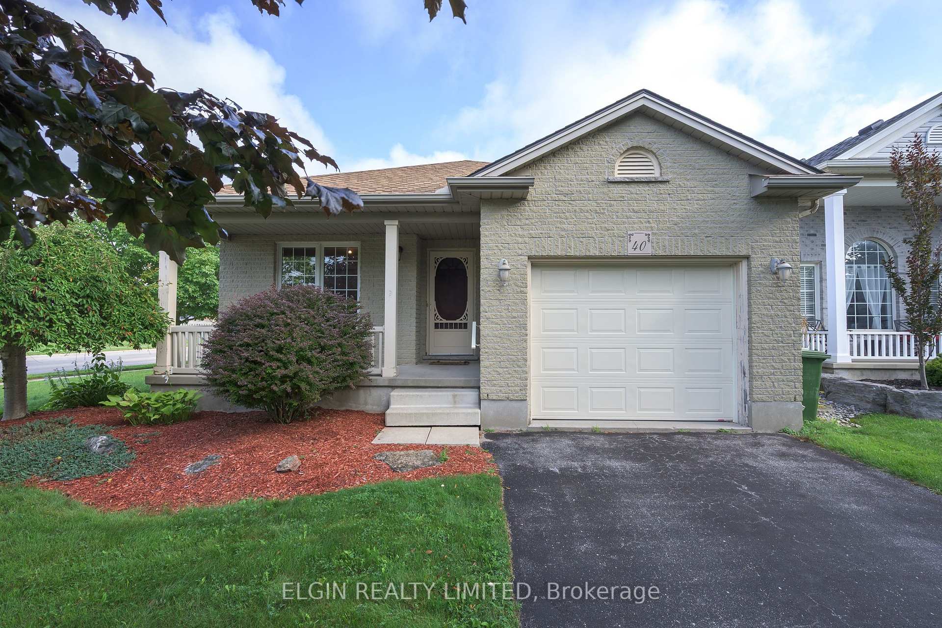Photo 2 of 40 Schreyer Drive, St. Thomas — HOMEH
