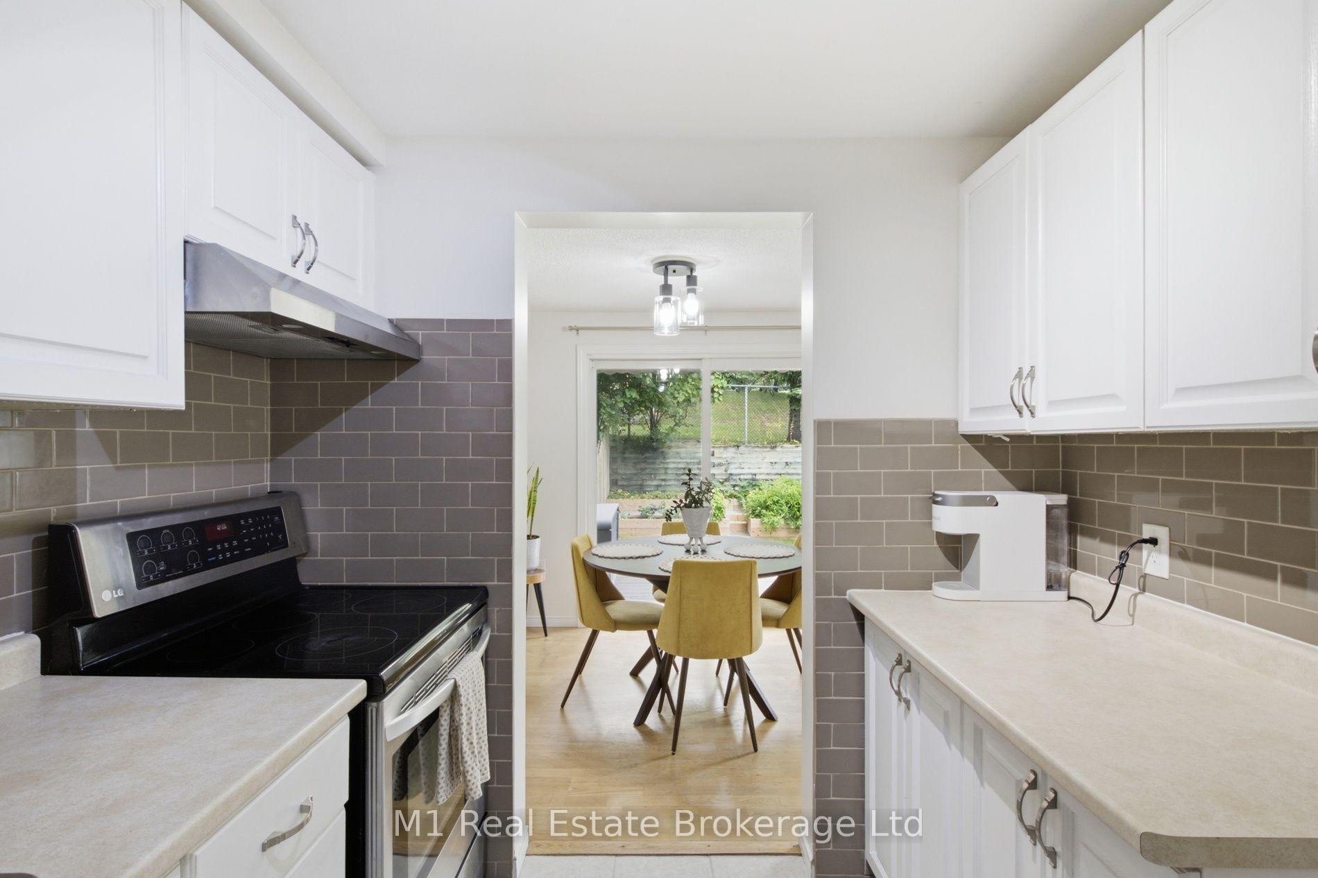Photo 10 of 5 Grandridge Crescent, Guelph, Willow West/Sugarbush/West Acres — HOMEH