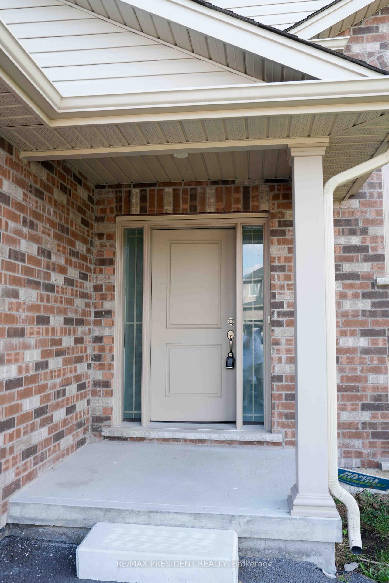 Photo 2 of 7 Berkshire Drive, St. Catharines, Carlton/Bunting — HOMEH