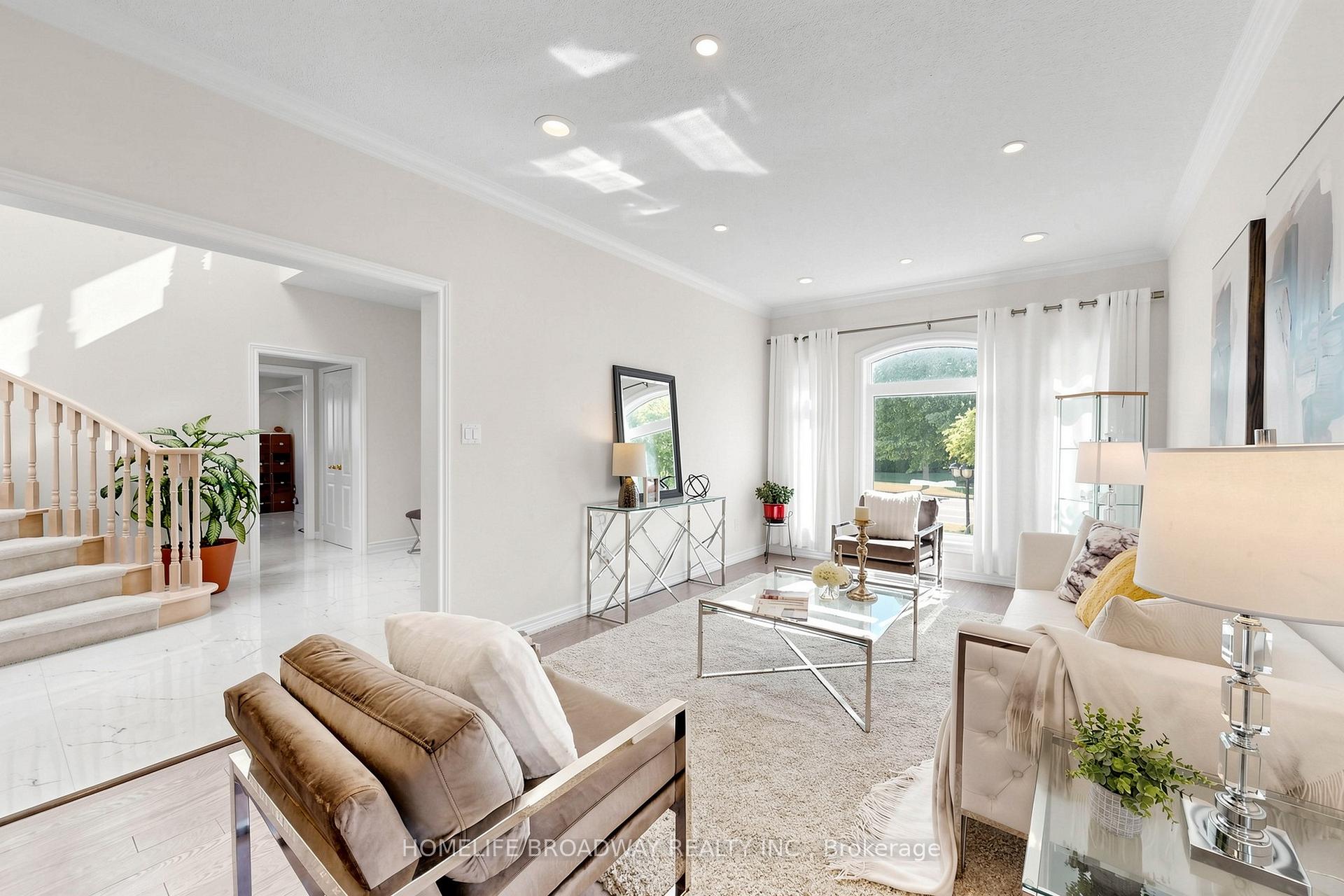 Photo 5 of 143 Village Gate Drive, Markham, Cachet — HOMEH
