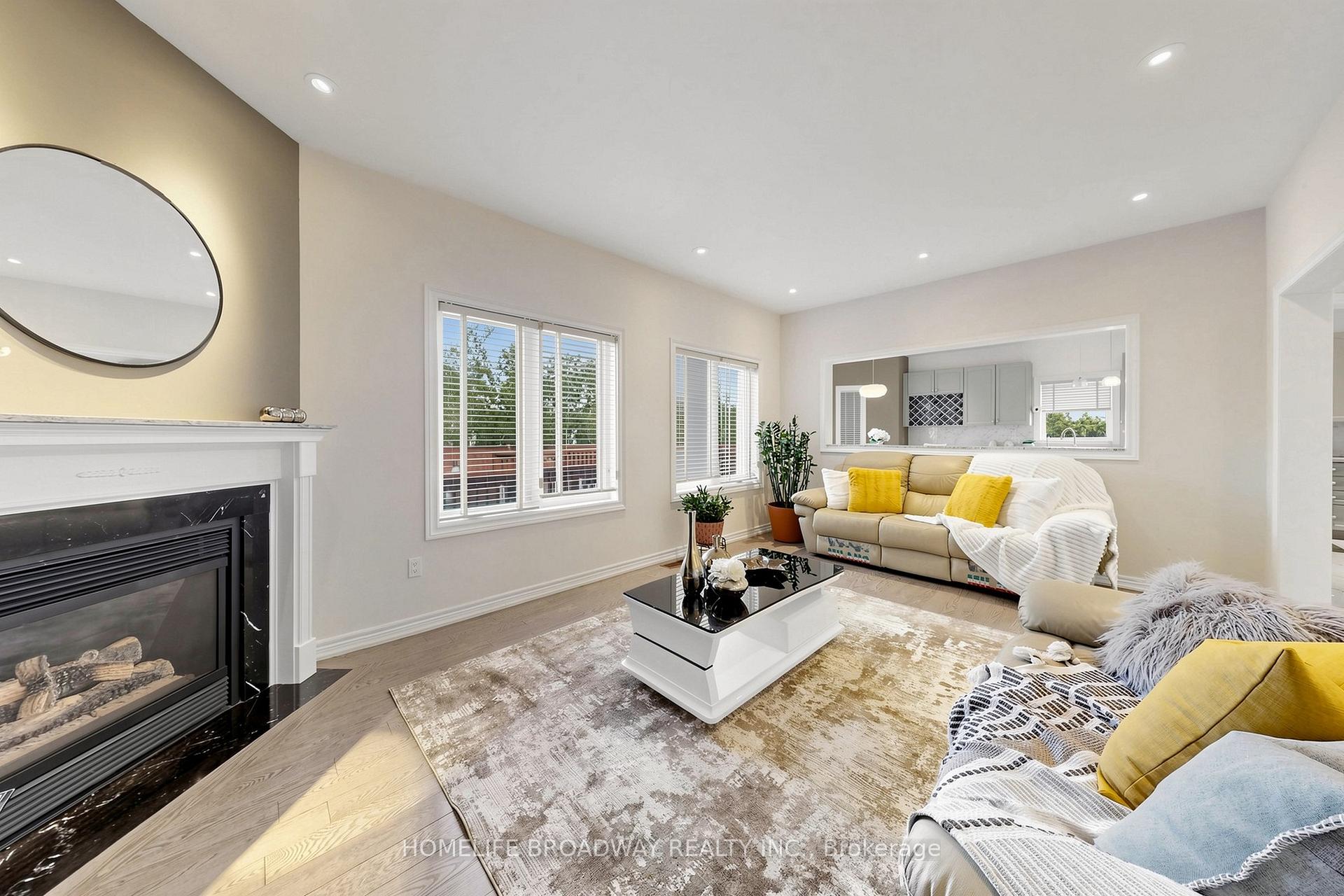 Photo 12 of 143 Village Gate Drive, Markham, Cachet — HOMEH
