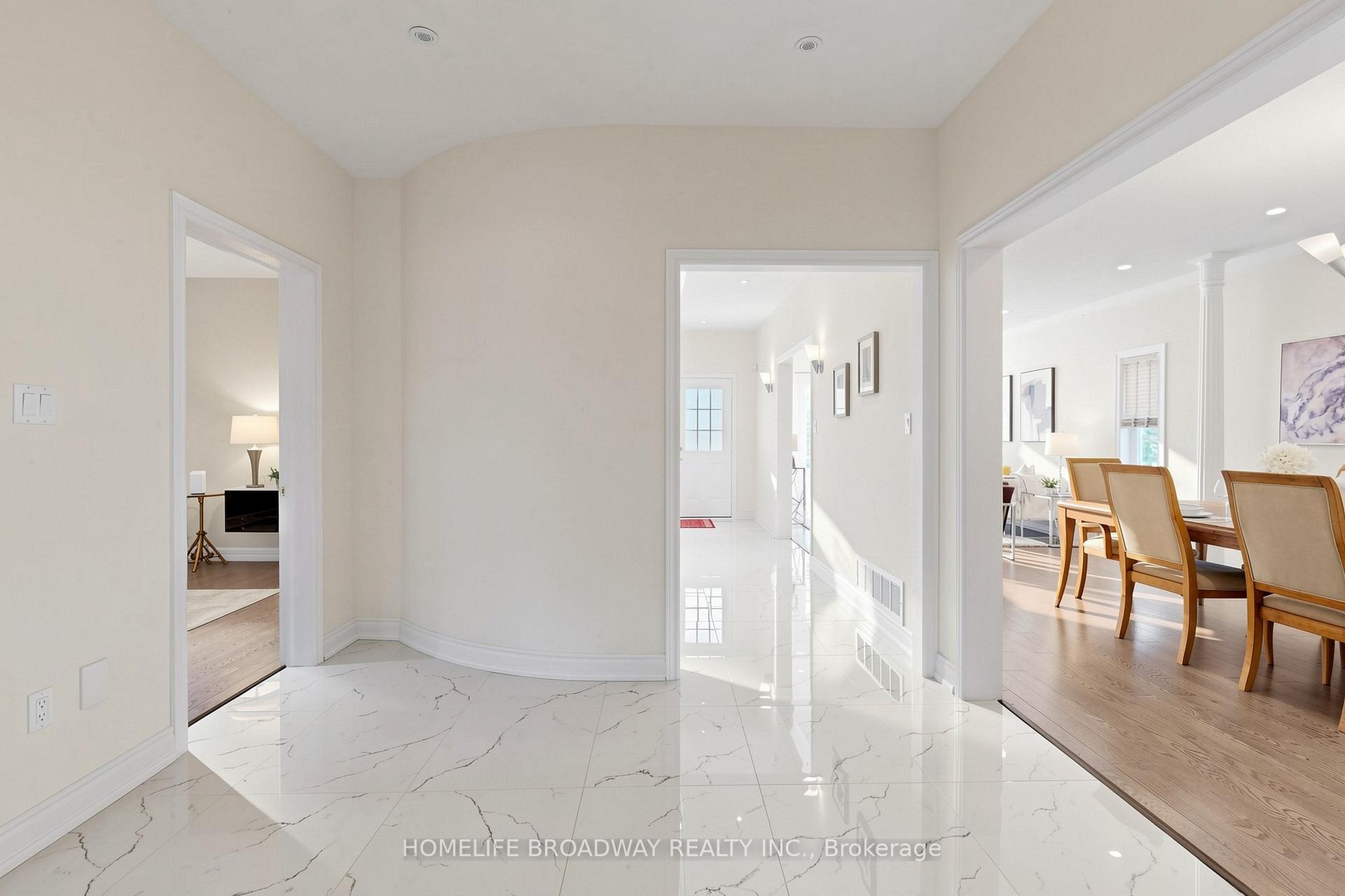 Photo 21 of 143 Village Gate Drive, Markham, Cachet — HOMEH