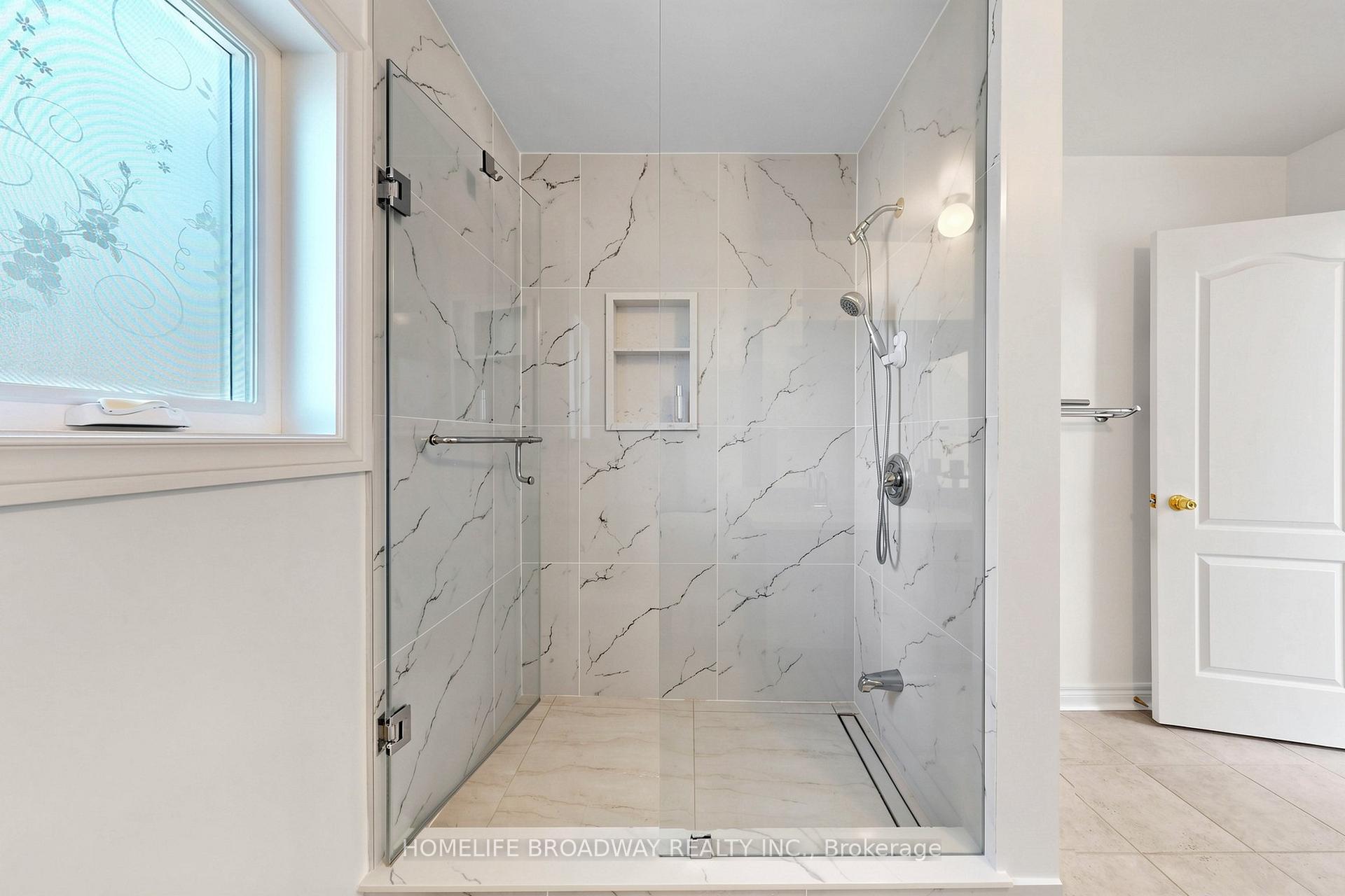 Photo 35 of 143 Village Gate Drive, Markham, Cachet — HOMEH