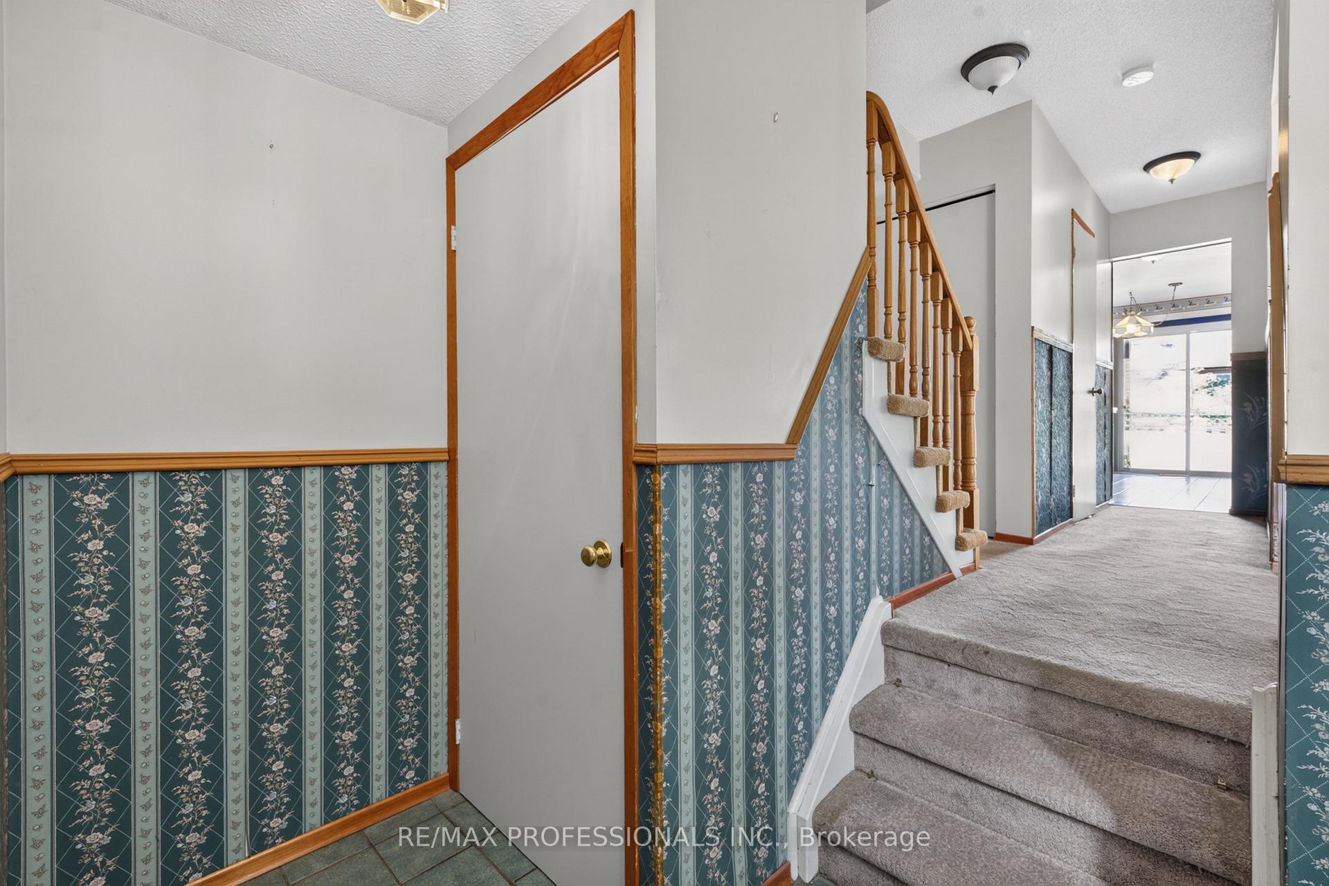 Photo 4 of 1001 Redbird Crescent, Pickering, Liverpool — HOMEH