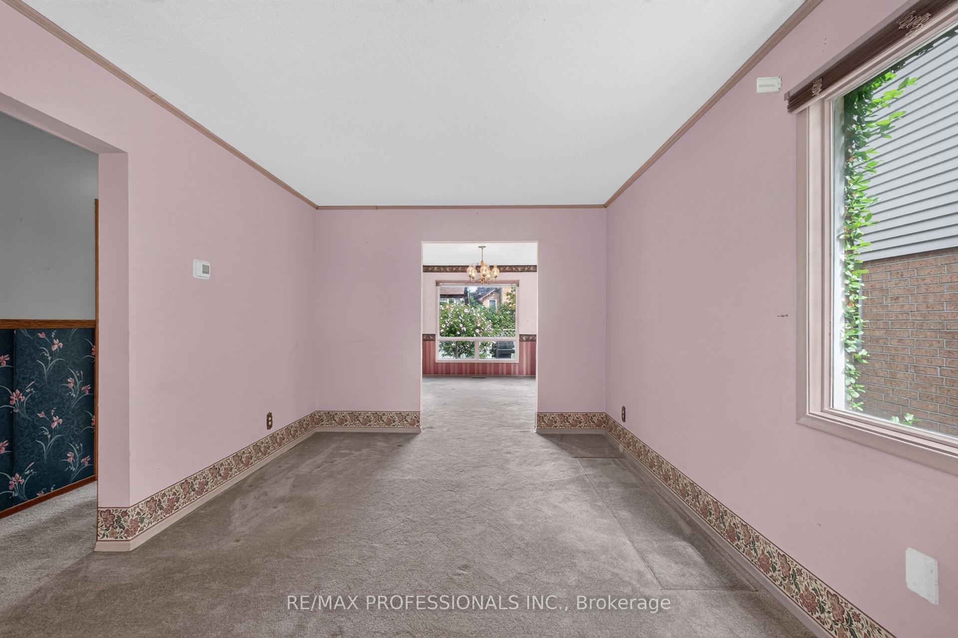 Photo 6 of 1001 Redbird Crescent, Pickering, Liverpool — HOMEH
