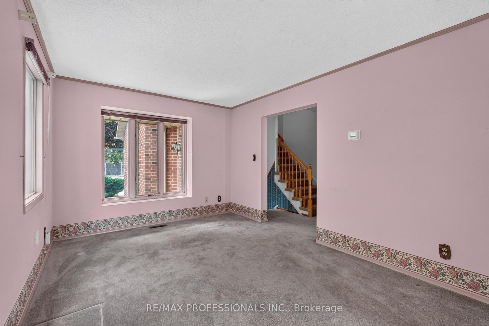 Photo 8 of 1001 Redbird Crescent, Pickering, Liverpool — HOMEH