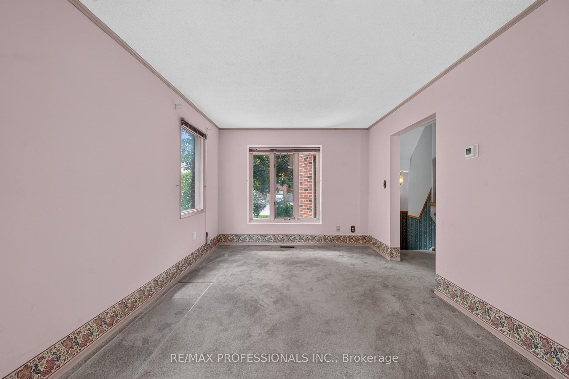 Photo 9 of 1001 Redbird Crescent, Pickering, Liverpool — HOMEH