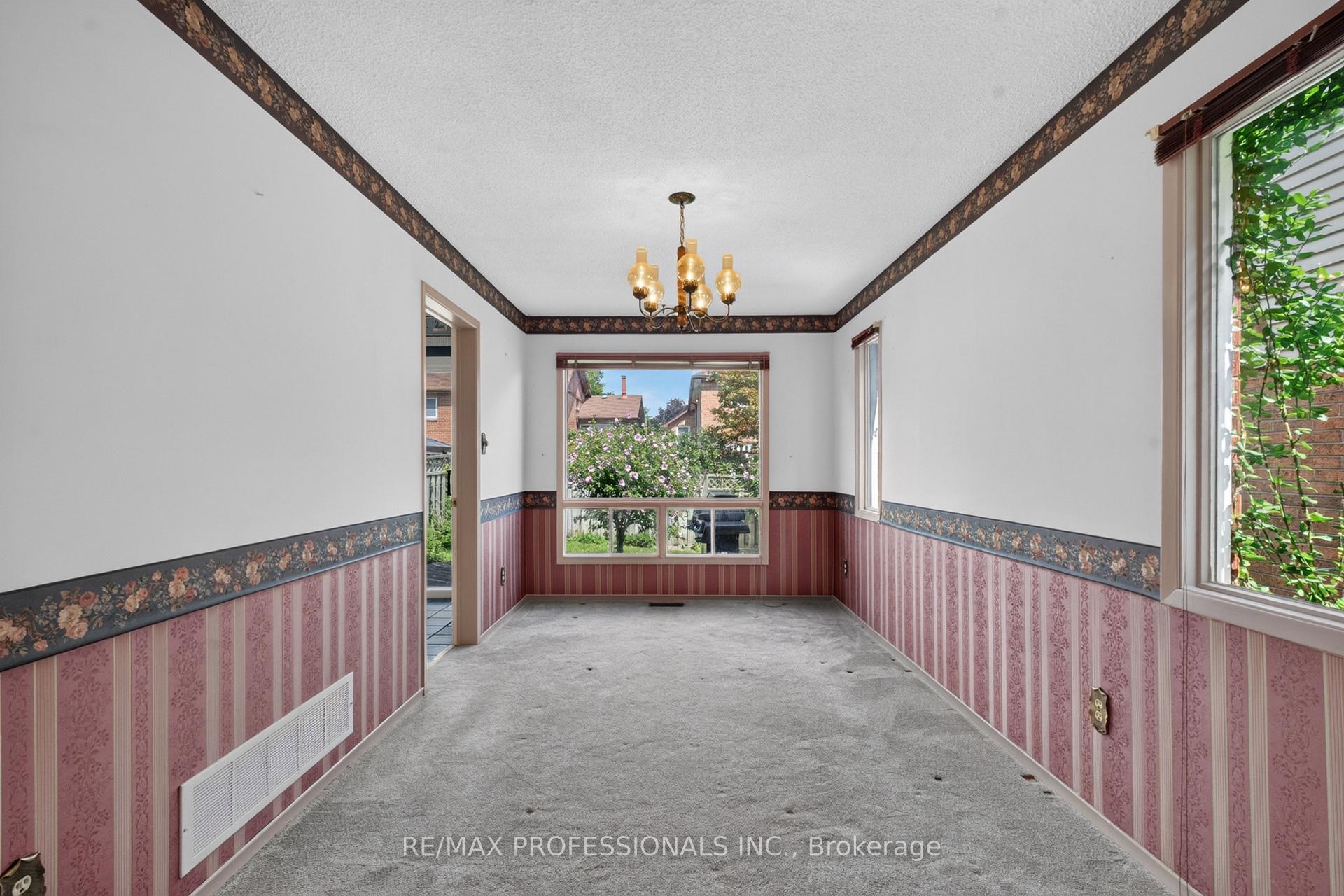 Photo 10 of 1001 Redbird Crescent, Pickering, Liverpool — HOMEH