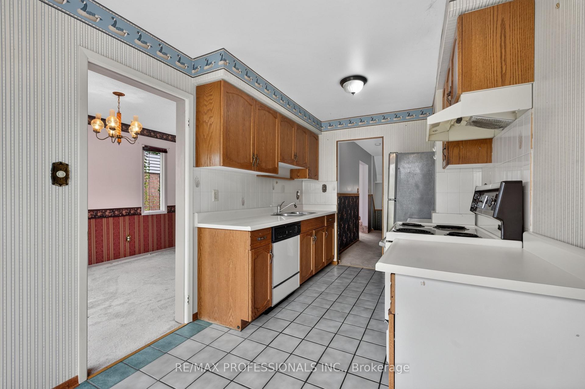 Photo 13 of 1001 Redbird Crescent, Pickering, Liverpool — HOMEH