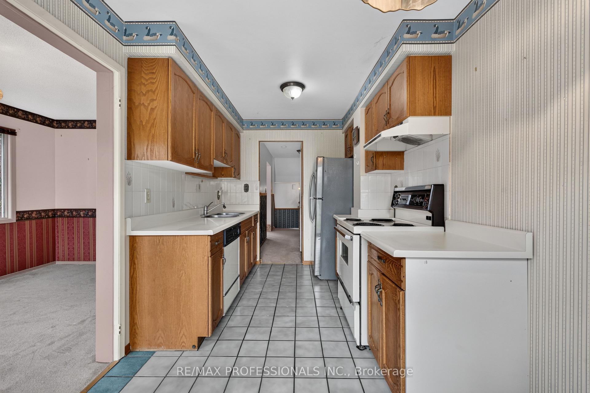 Photo 16 of 1001 Redbird Crescent, Pickering, Liverpool — HOMEH
