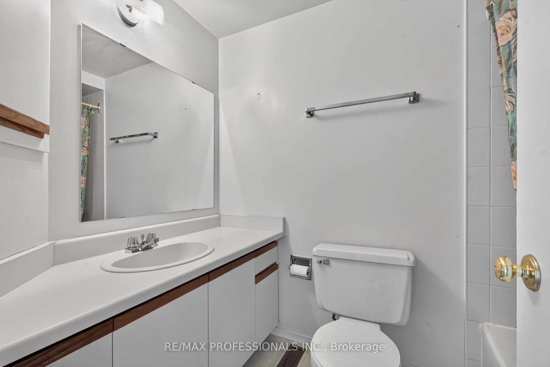 Photo 33 of 1001 Redbird Crescent, Pickering, Liverpool — HOMEH