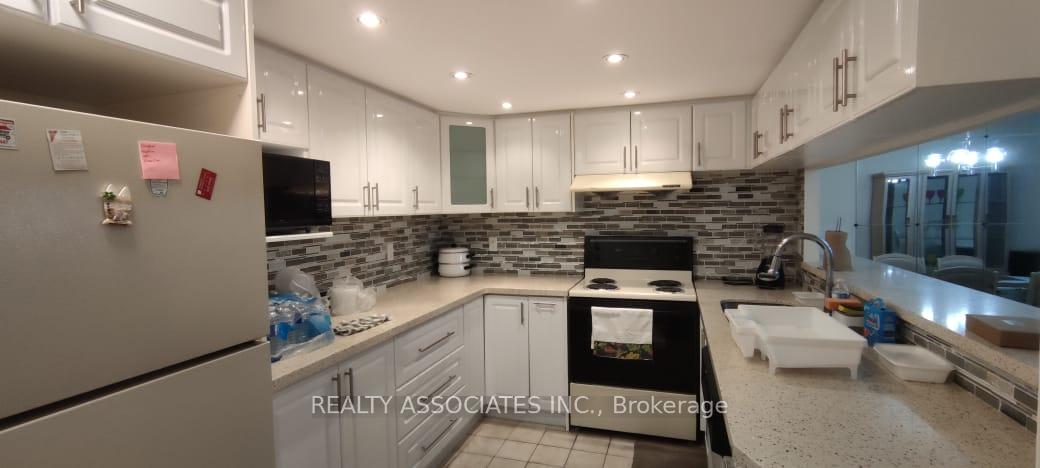 Photo 3 of Unit 1903, 330 Alton Towers Circle, Scarborough, Milliken — HOMEH