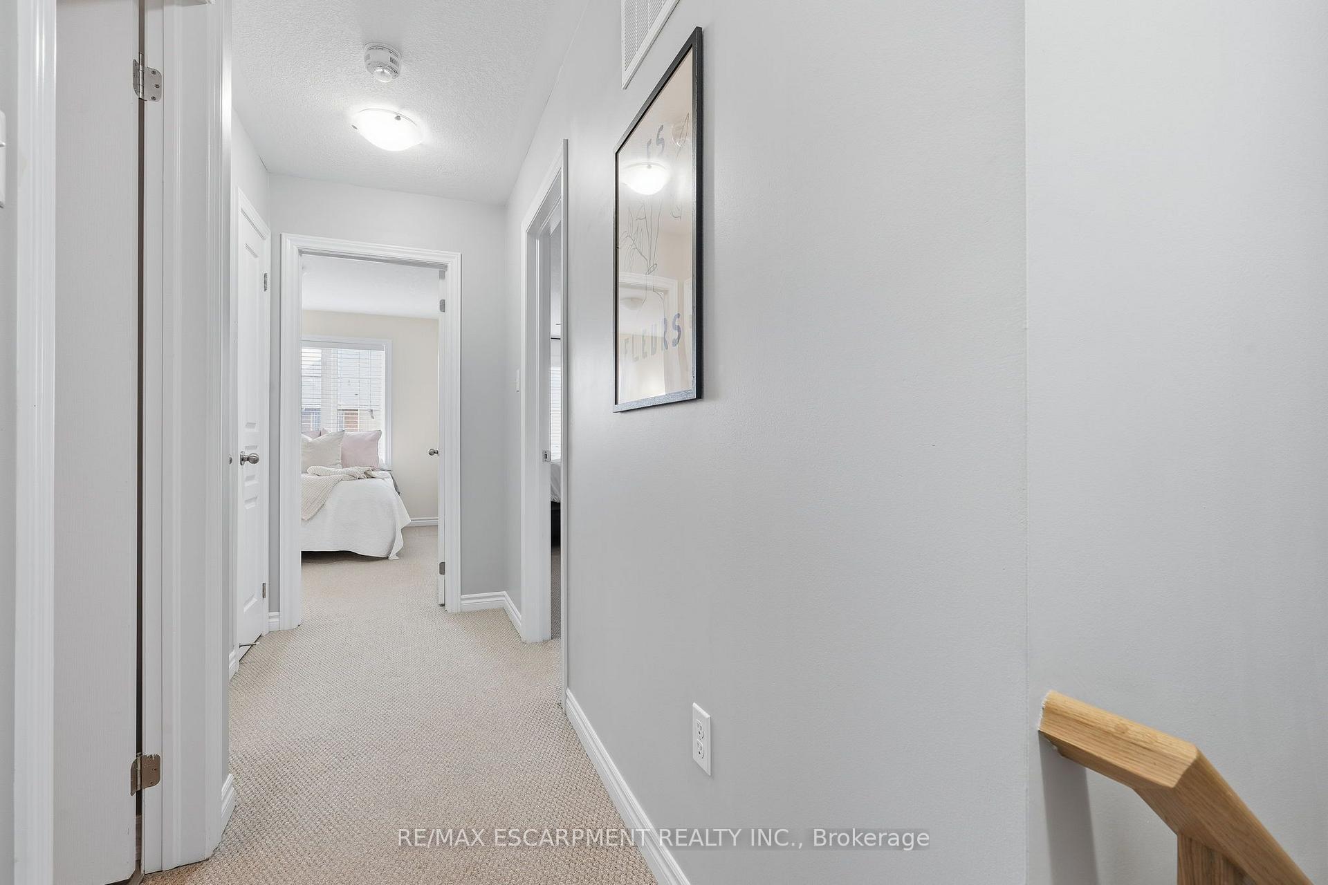 Photo 15 of 25 Hiscott Drive, Hamilton, Waterdown — HOMEH