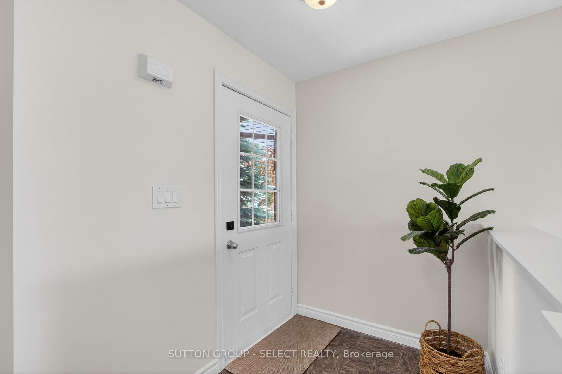 Photo 4 of 1893 Stackhouse Crescent, London, North C — HOMEH