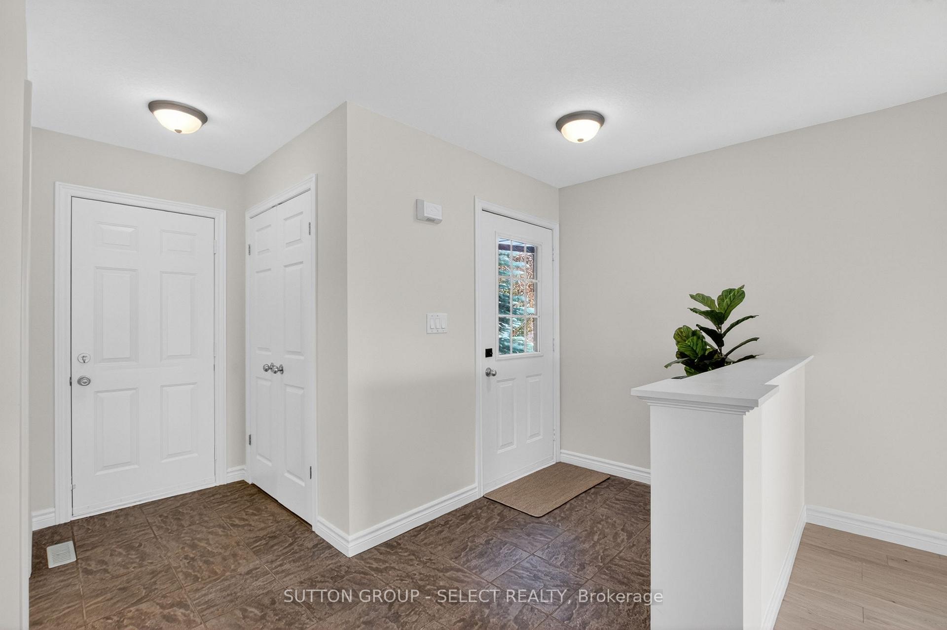 Photo 5 of 1893 Stackhouse Crescent, London, North C — HOMEH