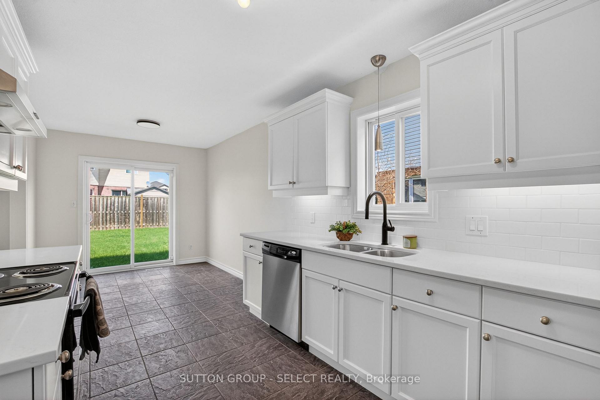 Photo 13 of 1893 Stackhouse Crescent, London, North C — HOMEH