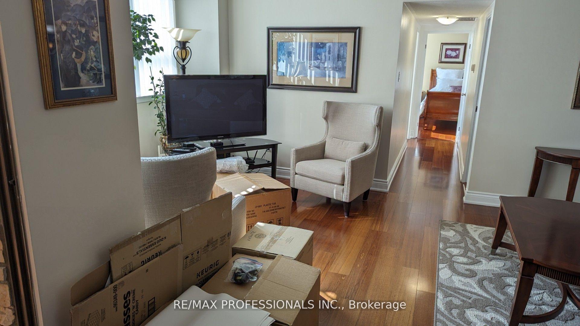 Photo 4 of Unit 802, 2323 Confederation Parkway, Mississauga, Cooksville — HOMEH