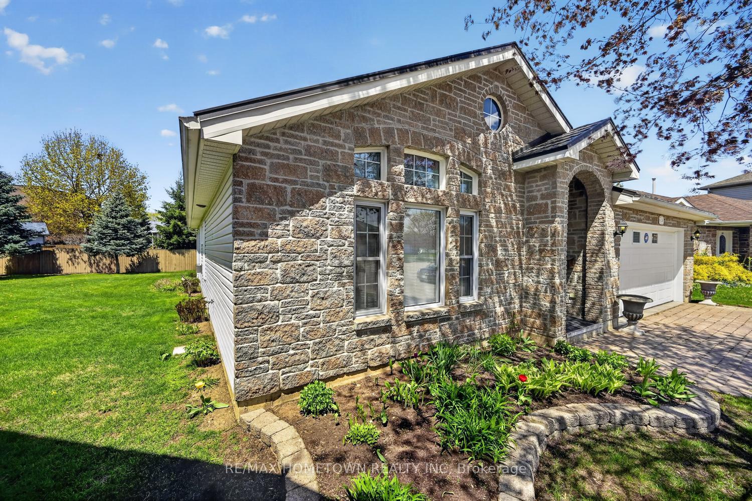 Photo 4 of 24 Regency Place, Brockville, Brockville — HOMEH