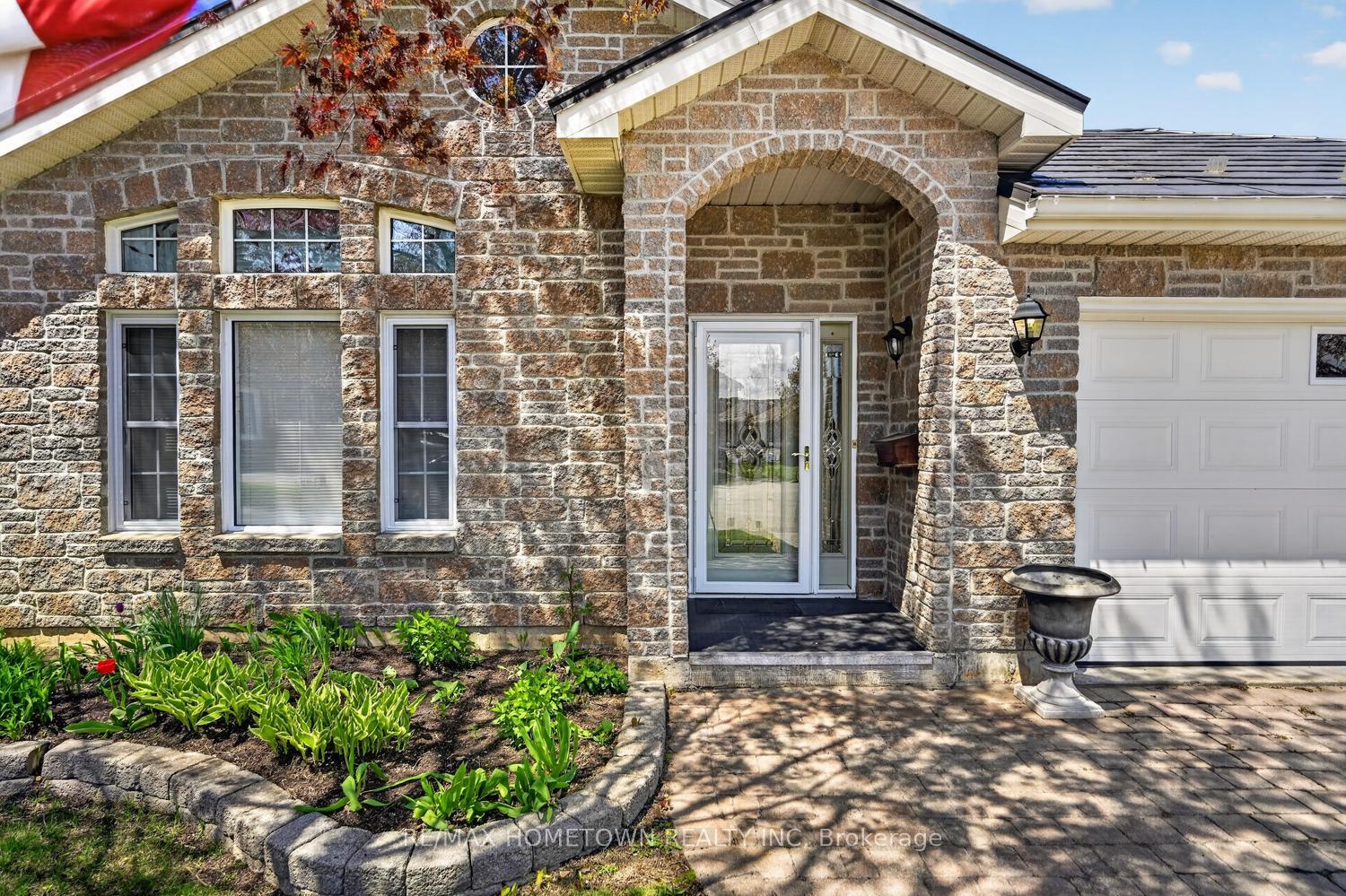 Photo 5 of 24 Regency Place, Brockville, Brockville — HOMEH