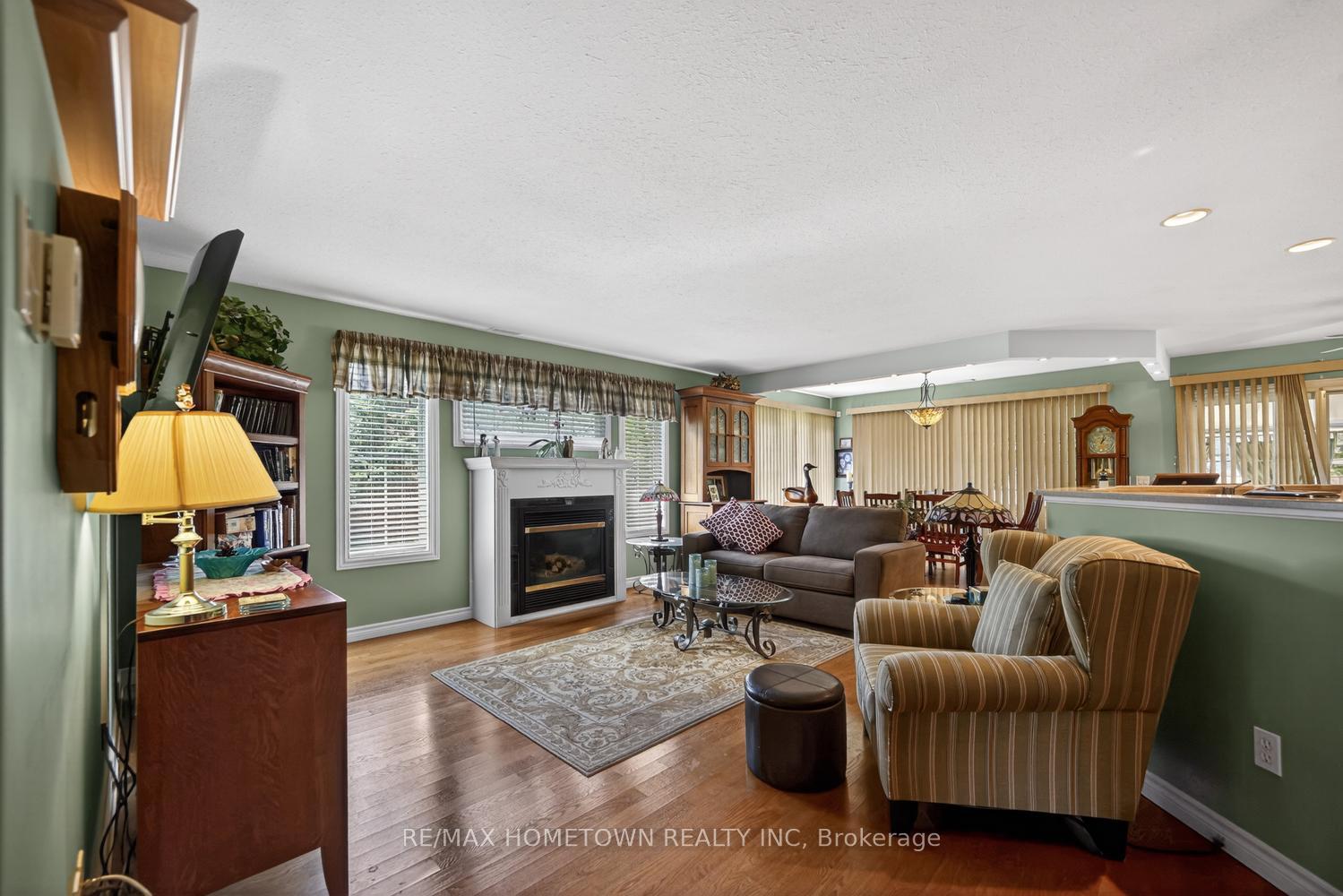 Photo 8 of 24 Regency Place, Brockville, Brockville — HOMEH