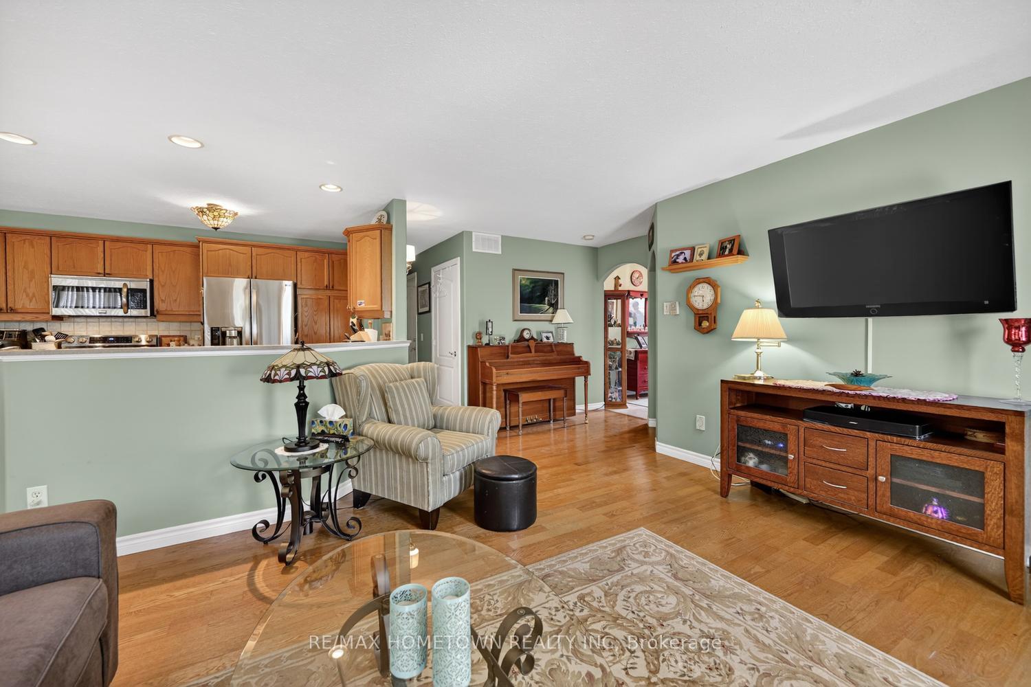 Photo 10 of 24 Regency Place, Brockville, Brockville — HOMEH