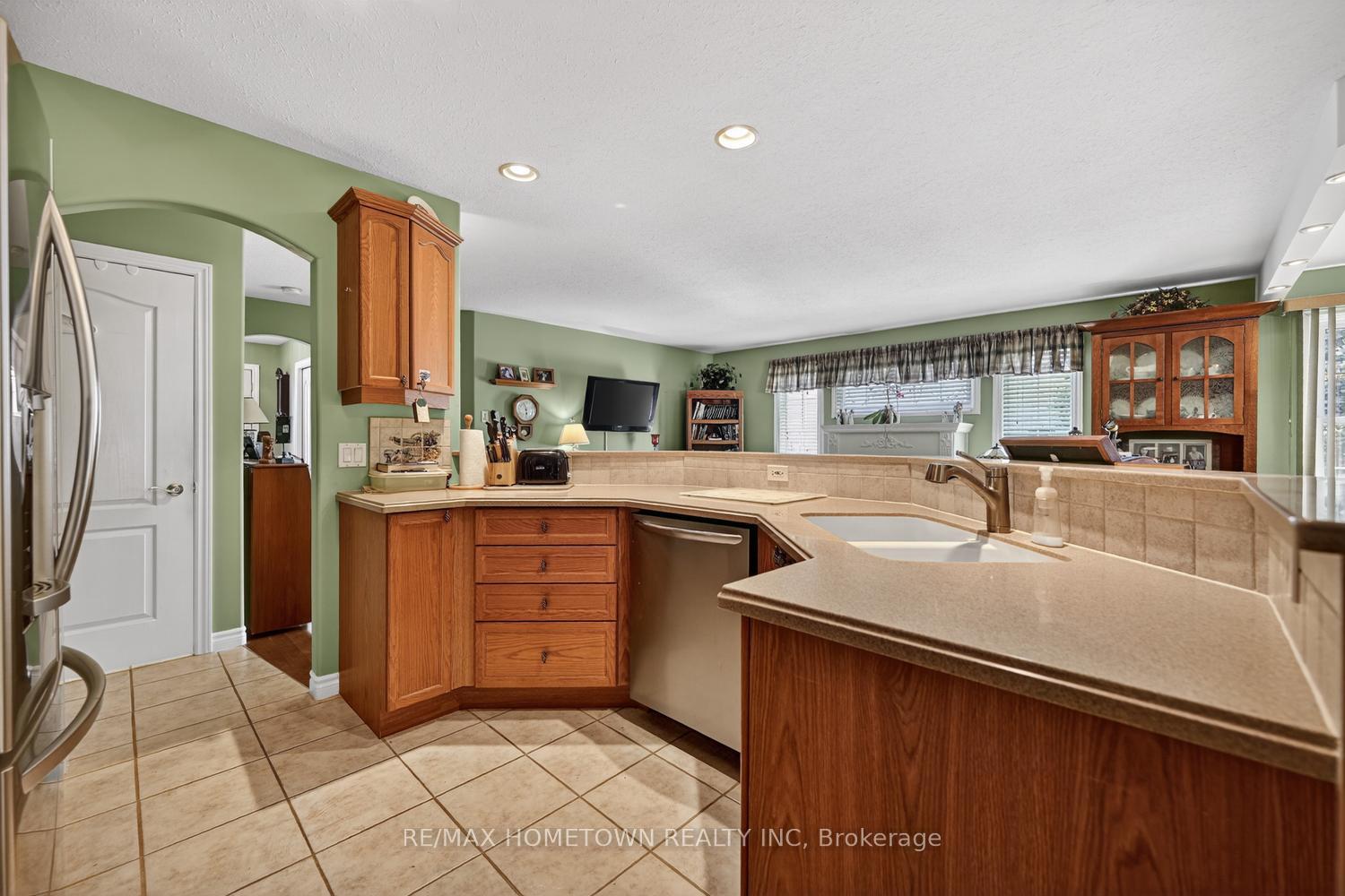 Photo 16 of 24 Regency Place, Brockville, Brockville — HOMEH