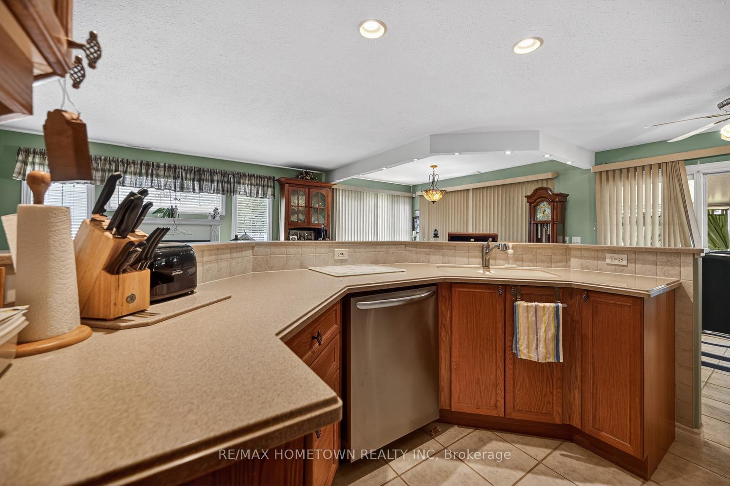 Photo 17 of 24 Regency Place, Brockville, Brockville — HOMEH