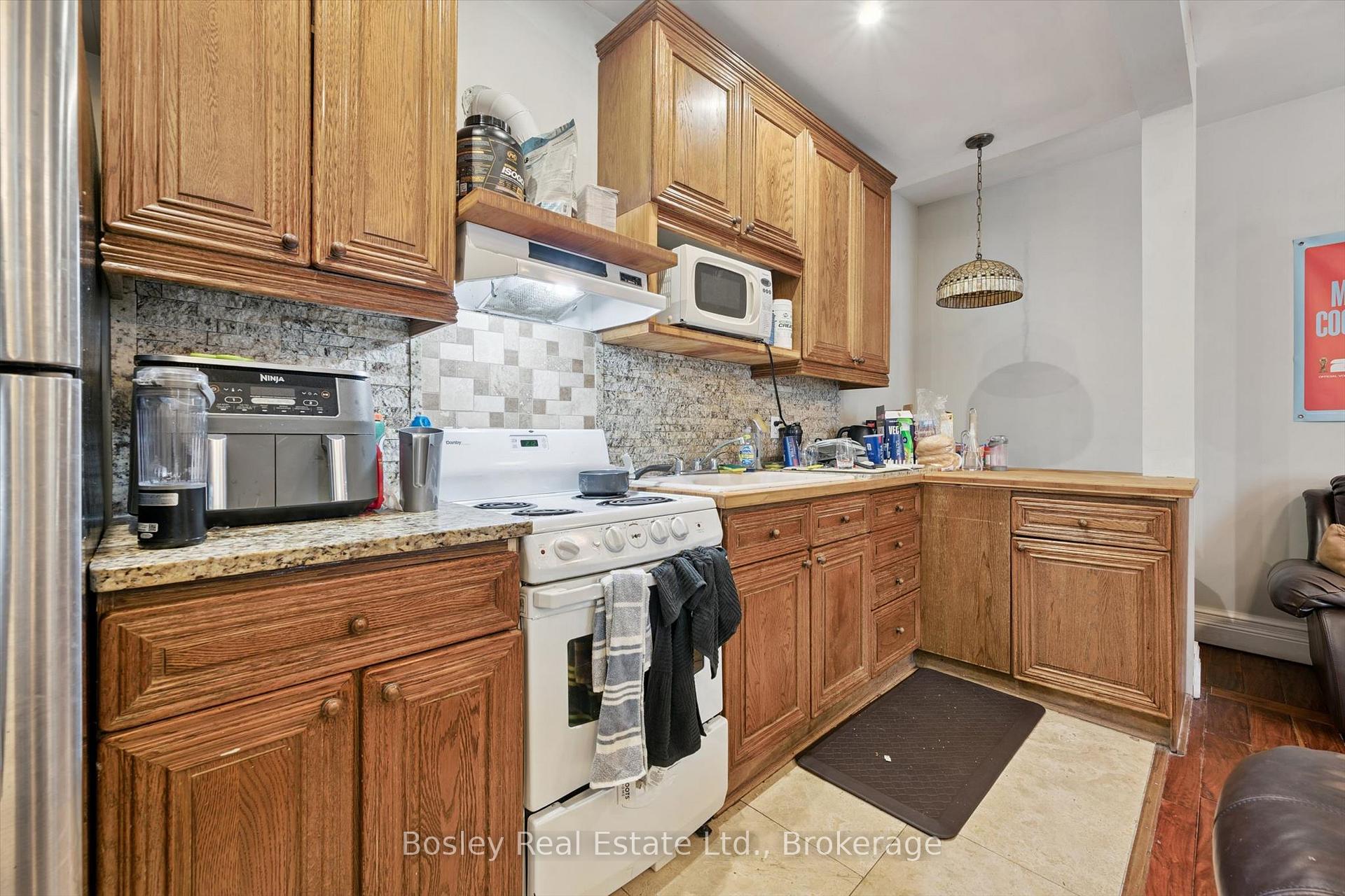Photo 11 of 10 Ontario Street, Guelph, St. Patrick's Ward — HOMEH