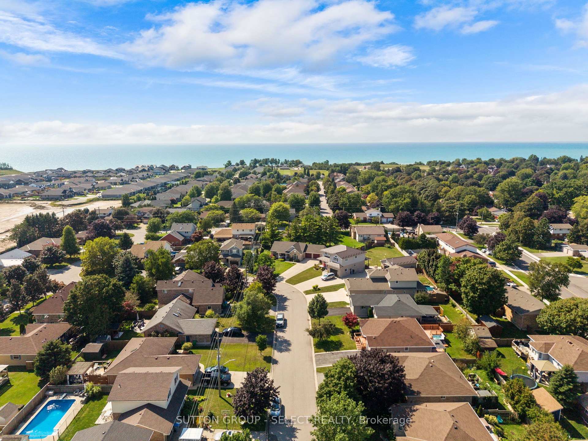 Photo 57 of 54 Balvina Drive W, Goderich, Goderich (Town) — HOMEH