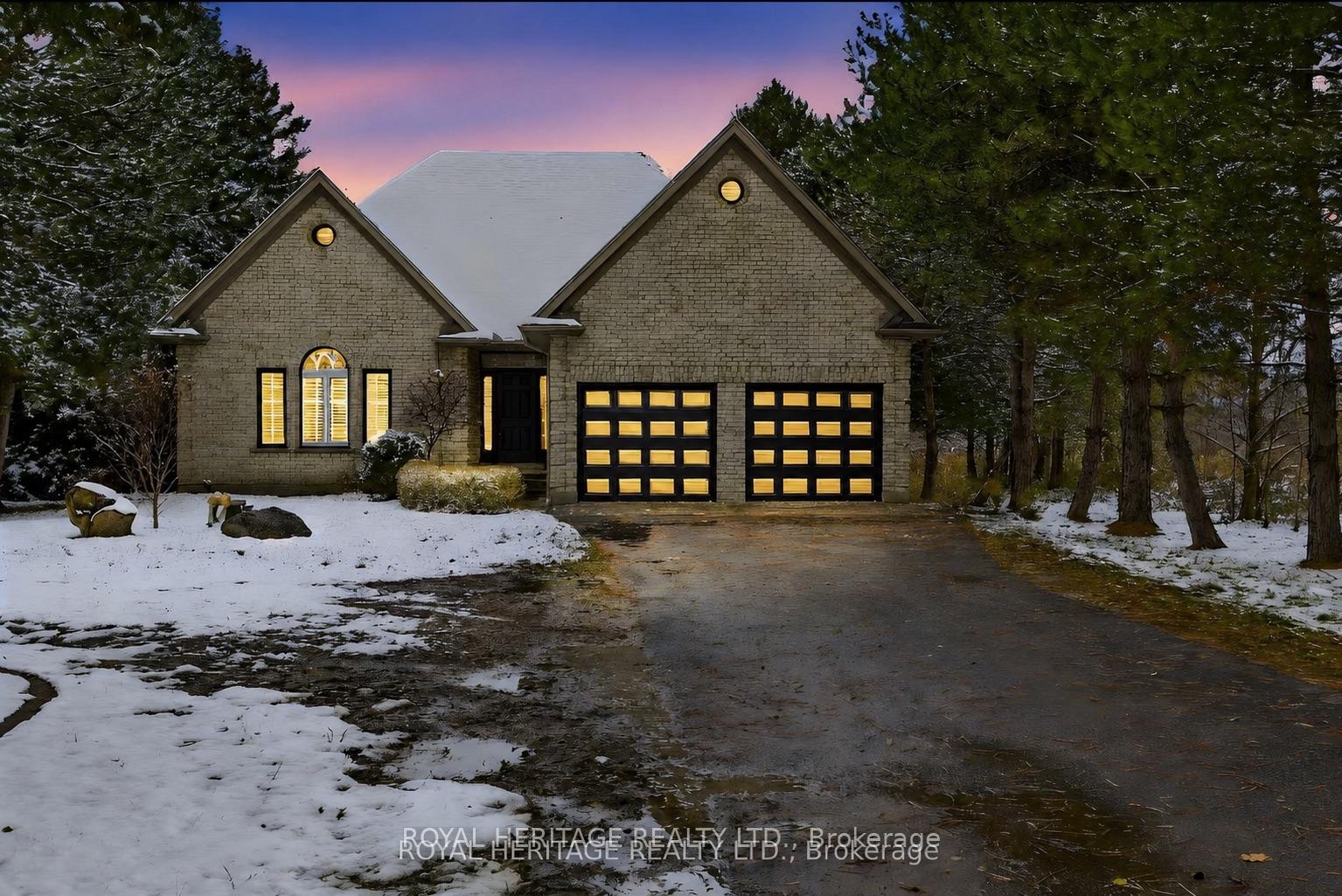 Front of 1401 Westdel Bourne Street W