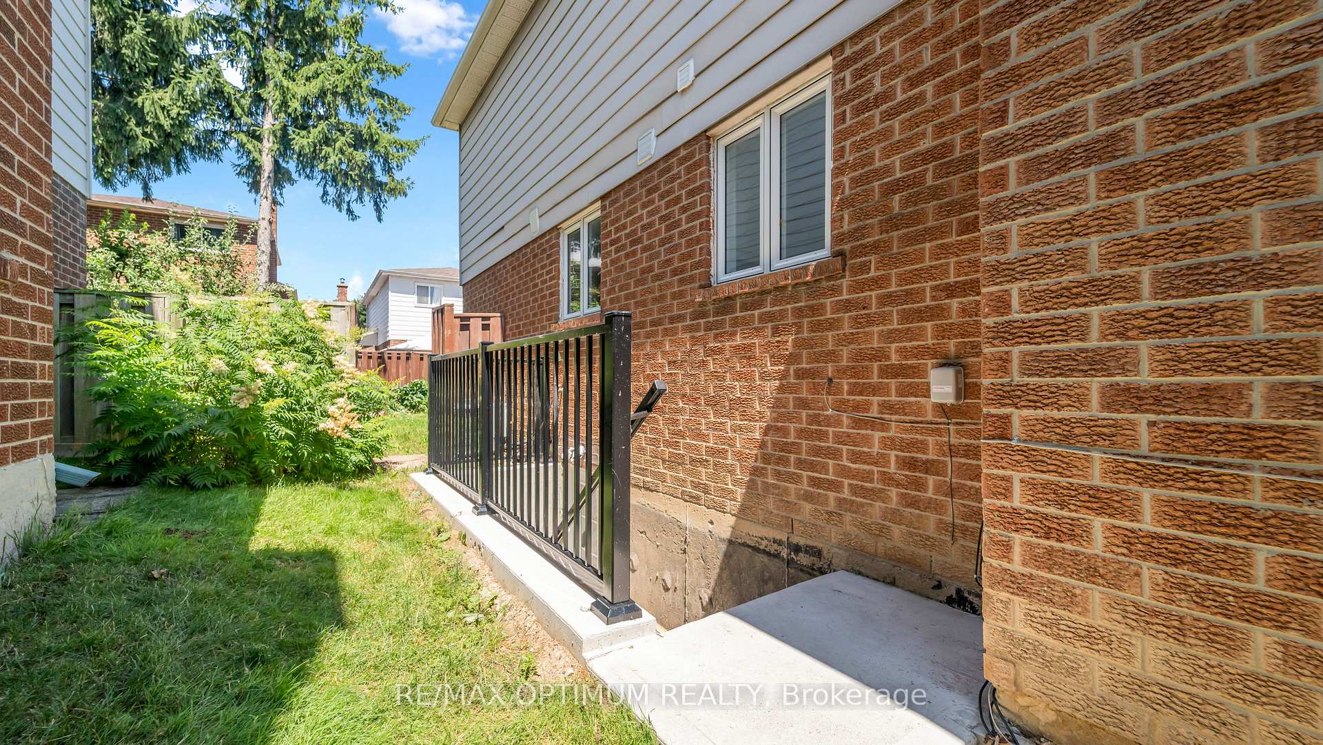 Photo 42 of 4 Lawnview Court, Brampton, Heart Lake West — HOMEH