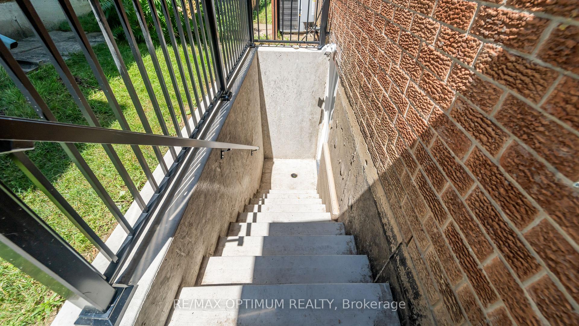 Photo 43 of 4 Lawnview Court, Brampton, Heart Lake West — HOMEH