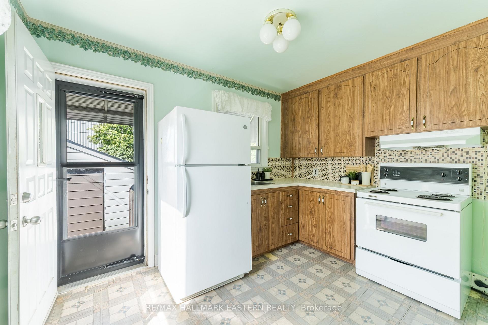 Photo 10 of 51 Ephgrave Boulevard, Peterborough, Otonabee Ward 1 — HOMEH