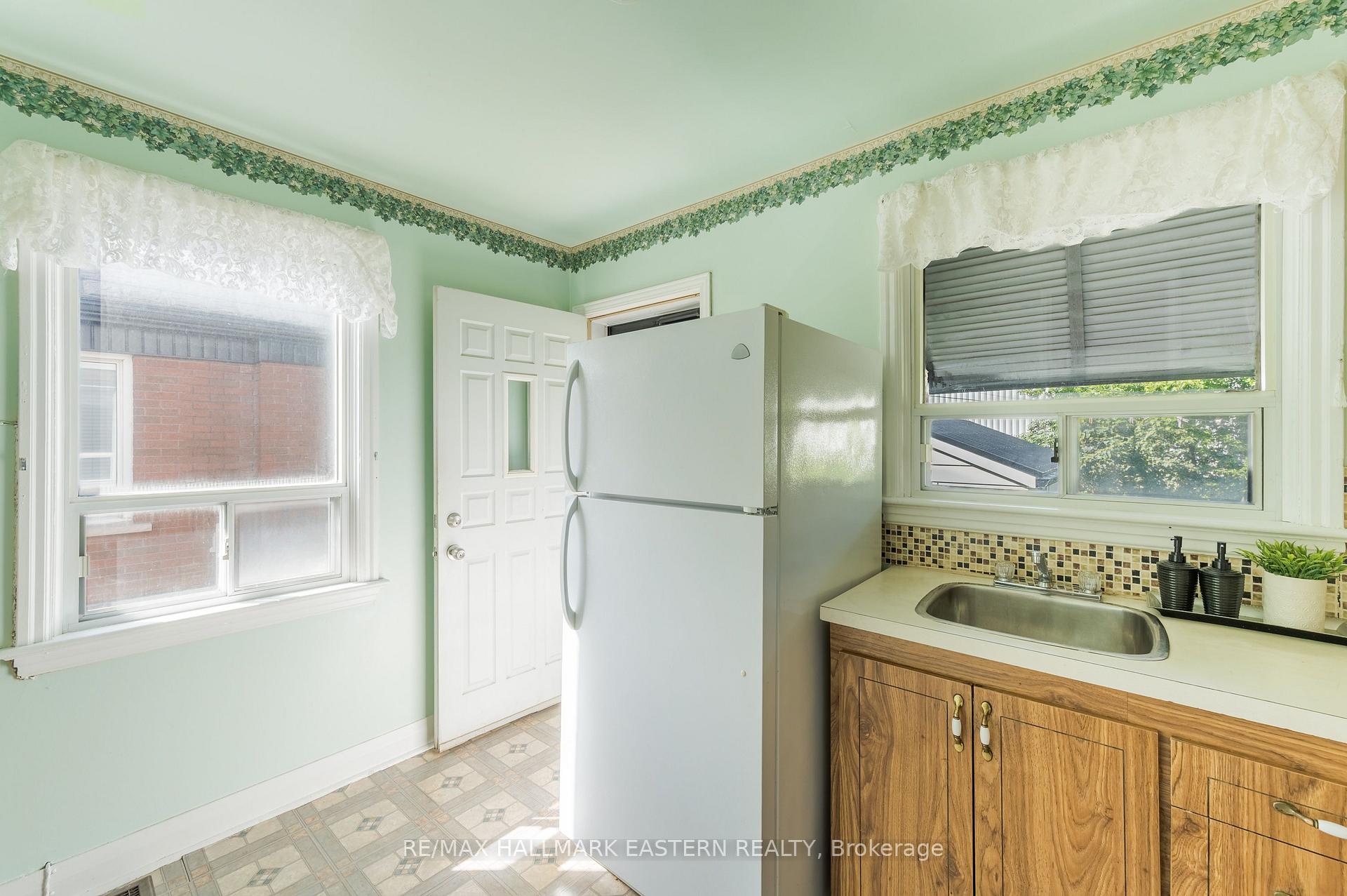 Photo 12 of 51 Ephgrave Boulevard, Peterborough, Otonabee Ward 1 — HOMEH