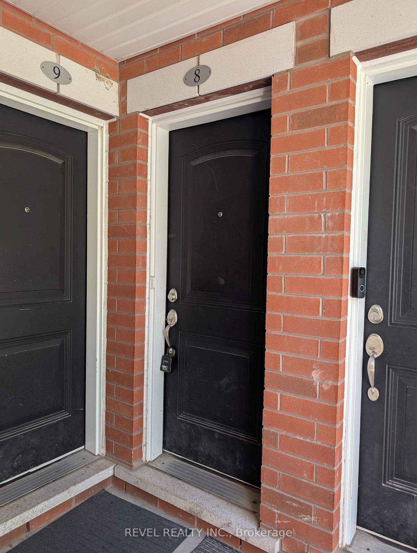 Photo 3 of Unit 8, 2488 Post Road, Oakville, River Oaks — HOMEH