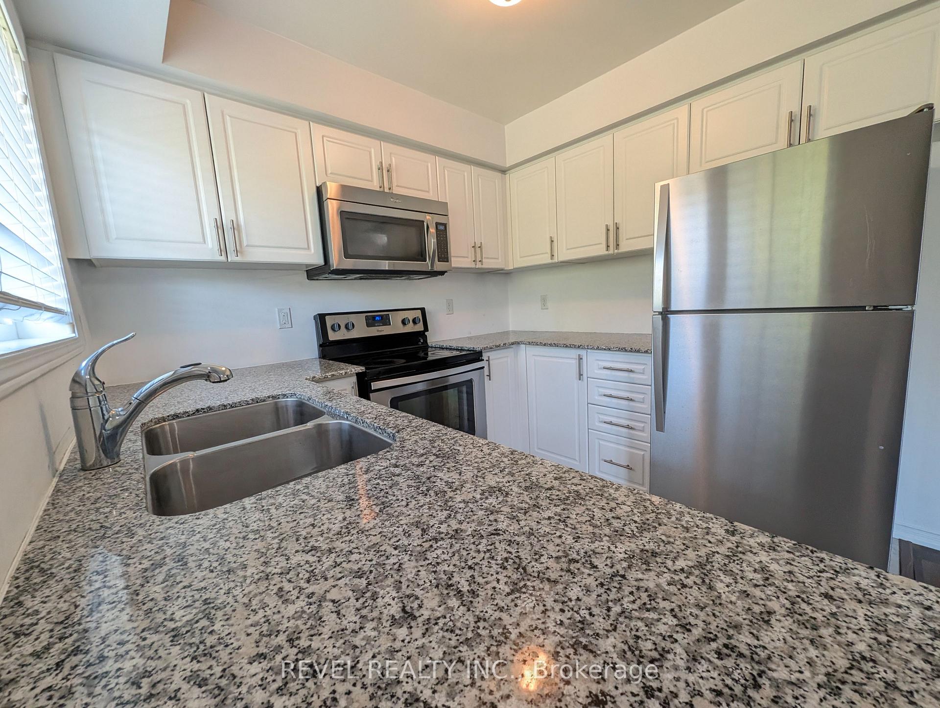 Photo 4 of Unit 8, 2488 Post Road, Oakville, River Oaks — HOMEH