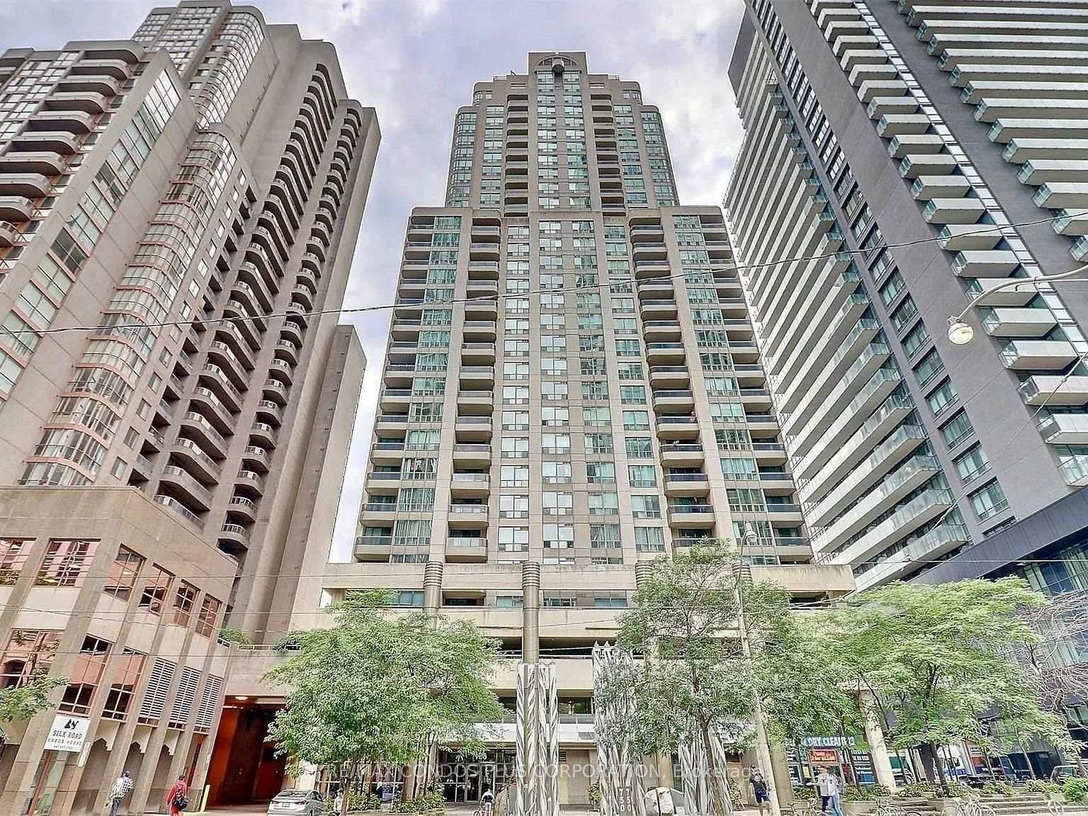 Photo of Unit 808, 750 Bay Street