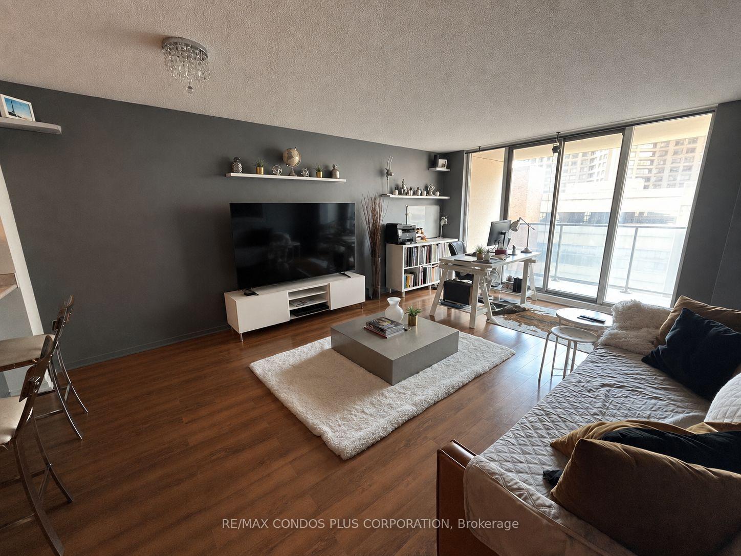 Photo 3 of Unit 808, 750 Bay Street, Toronto, Bay Street Corridor — HOMEH