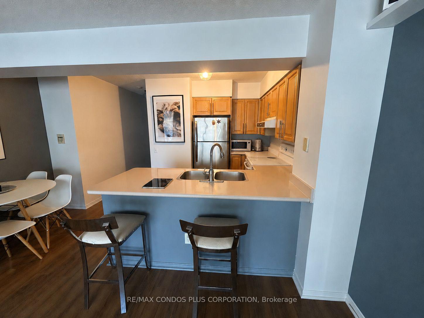 Photo 4 of Unit 808, 750 Bay Street, Toronto, Bay Street Corridor — HOMEH