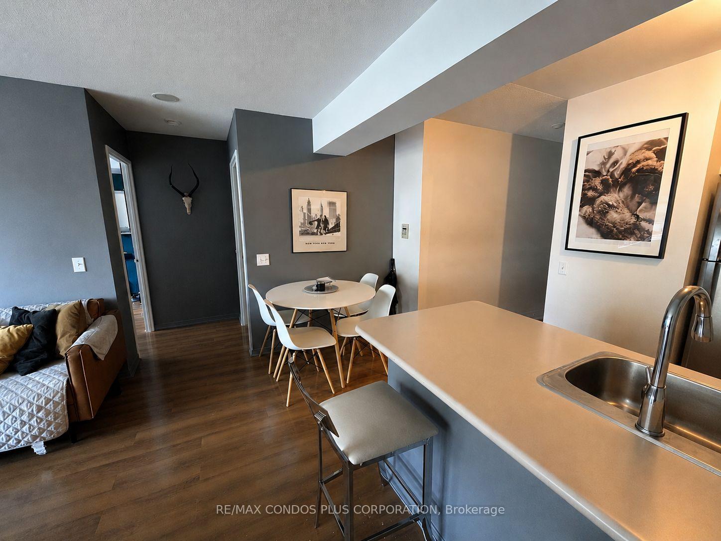 Photo 5 of Unit 808, 750 Bay Street, Toronto, Bay Street Corridor — HOMEH