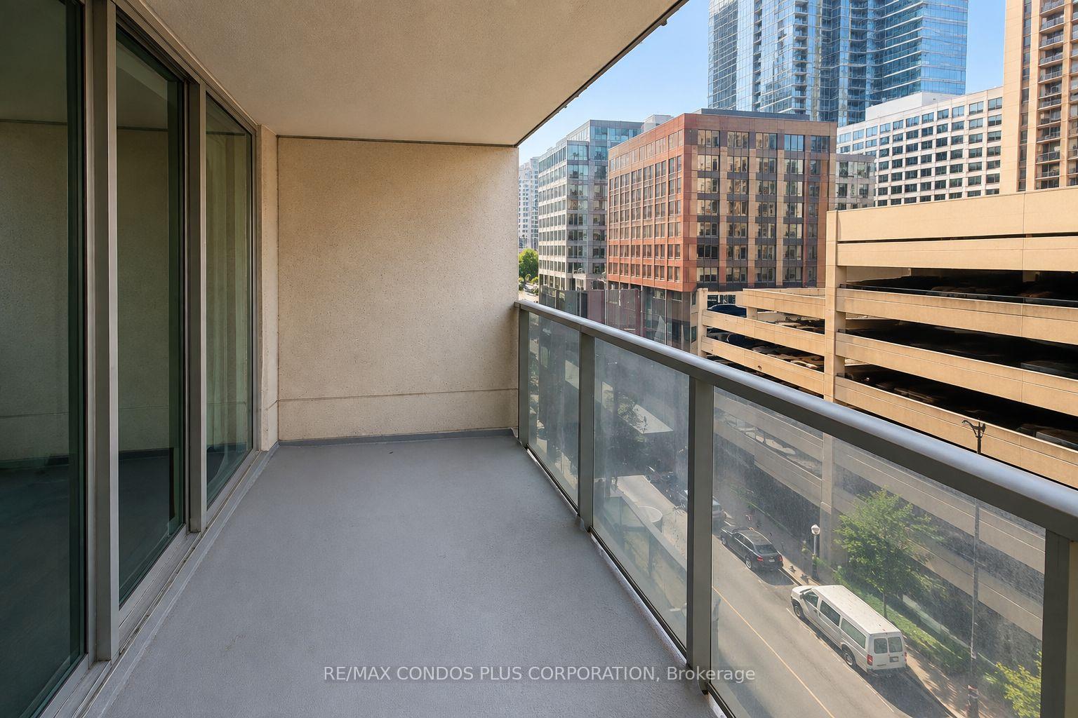 Photo 9 of Unit 808, 750 Bay Street, Toronto, Bay Street Corridor — HOMEH