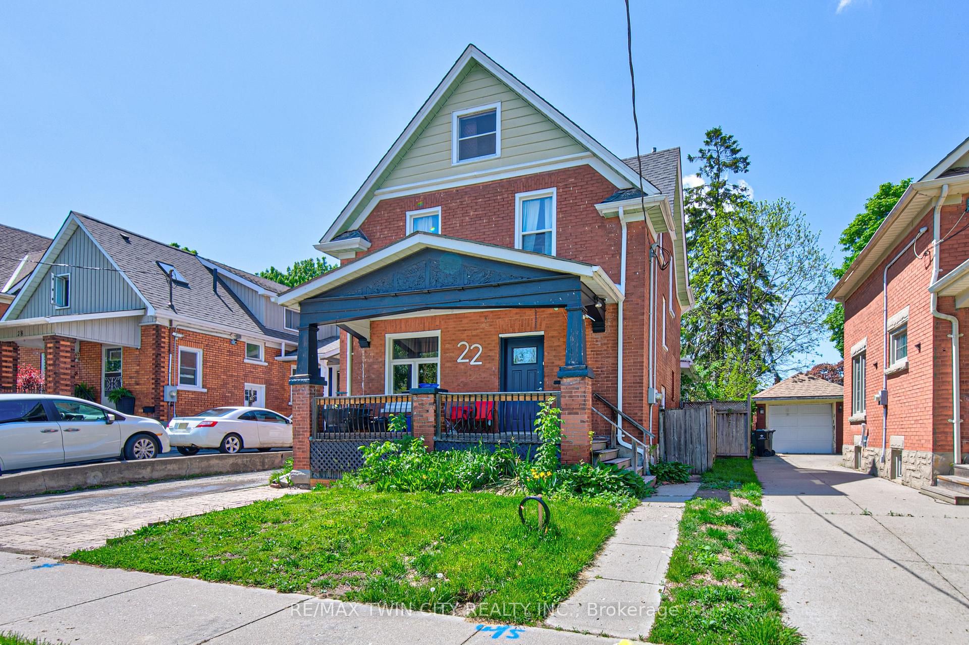 Photo 3 of 22 Herlan Avenue, Kitchener, Cherry Hill — HOMEH